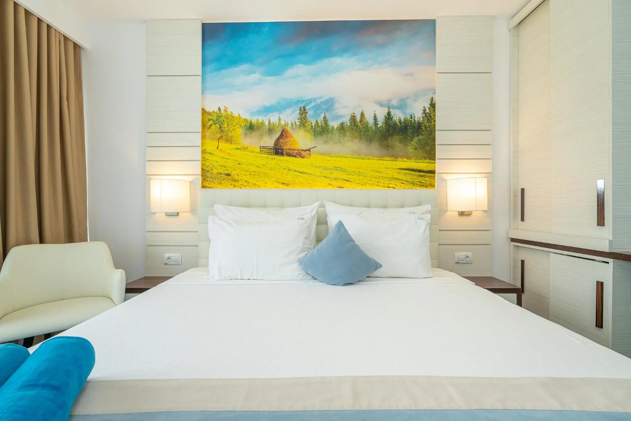 Bedroom, Bed in Mera Onix