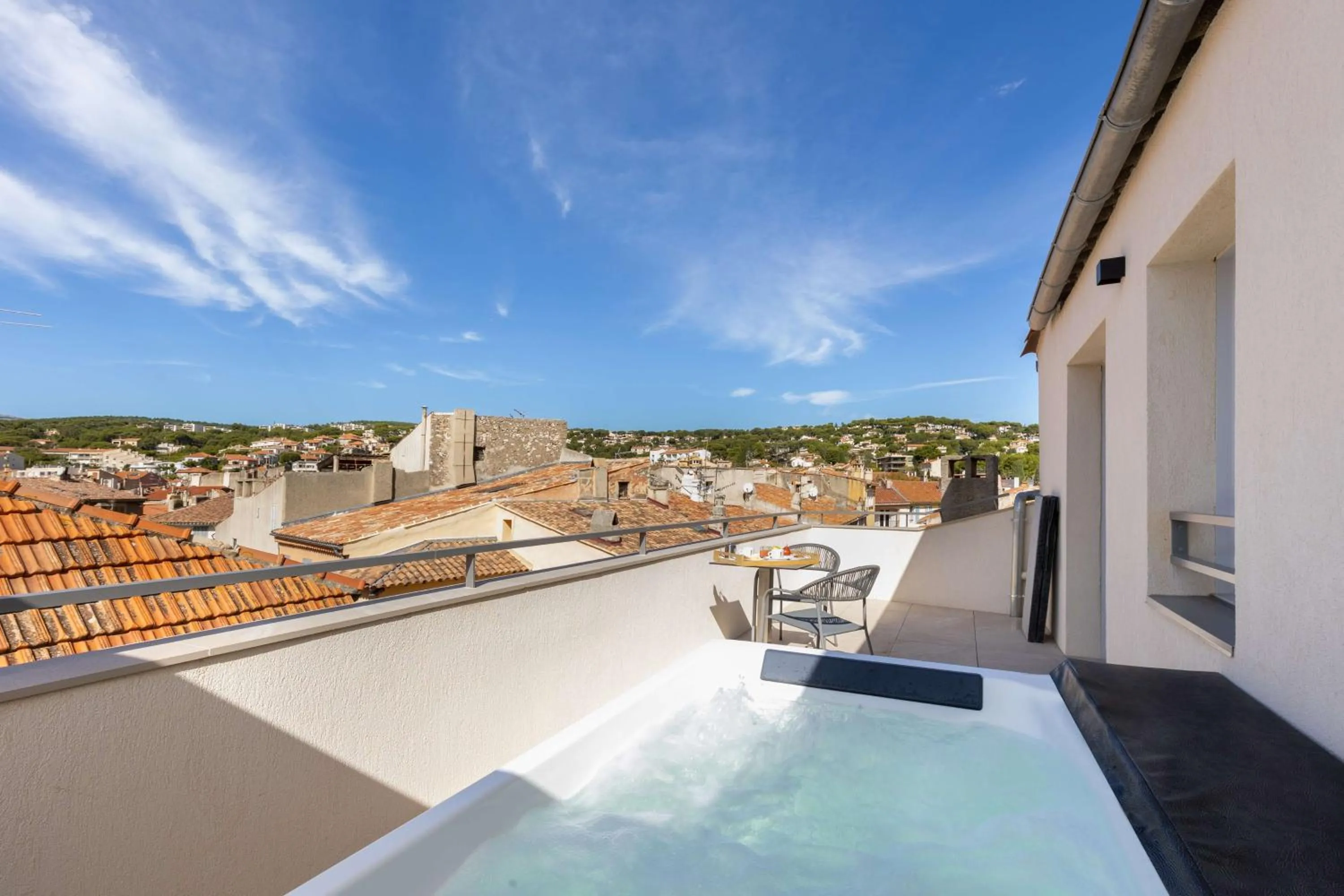 Junior King Suite with View in Best Western Hotel & SPA Coeur De Cassis