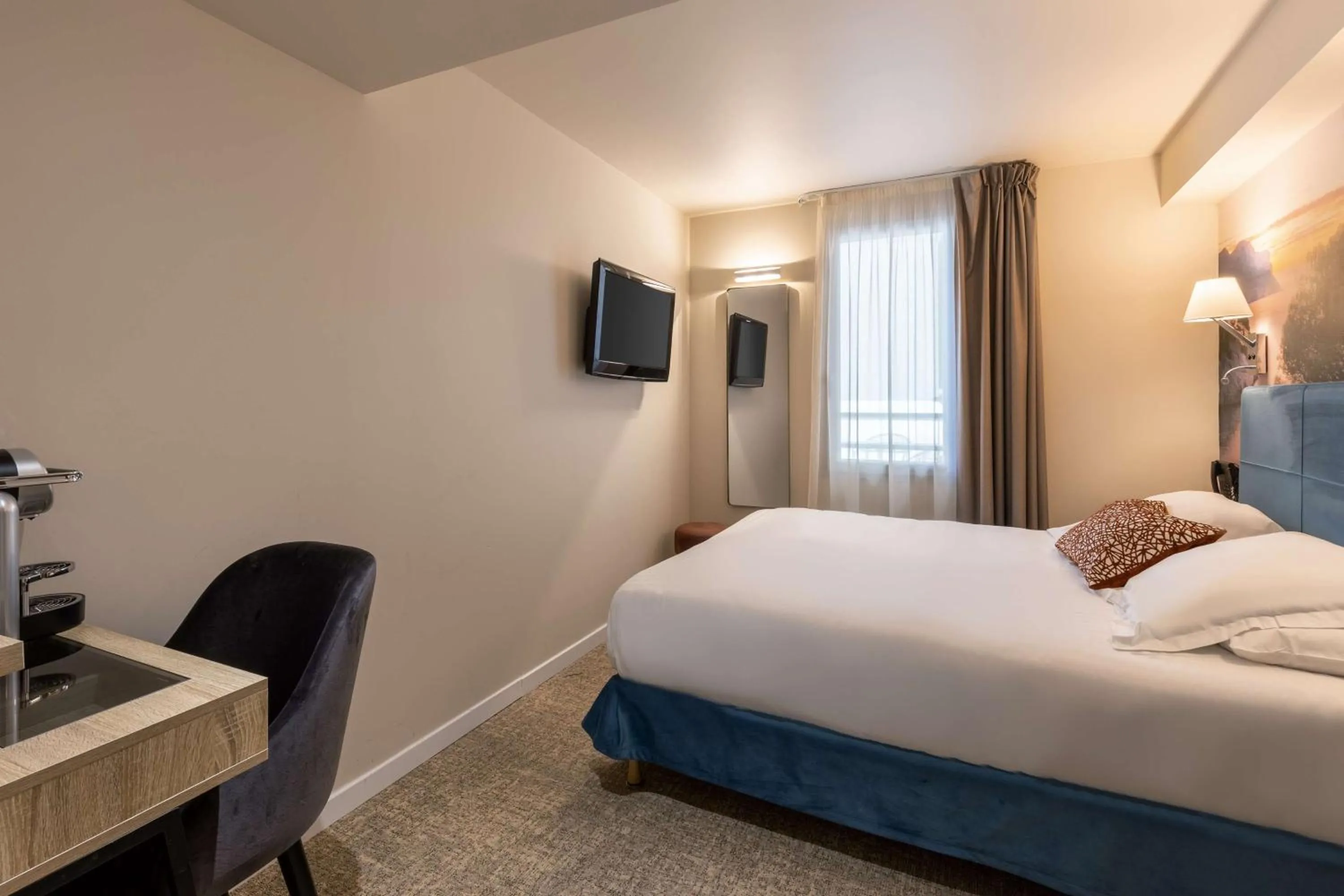 Standard Queen Room in Best Western Hotel & SPA Coeur De Cassis