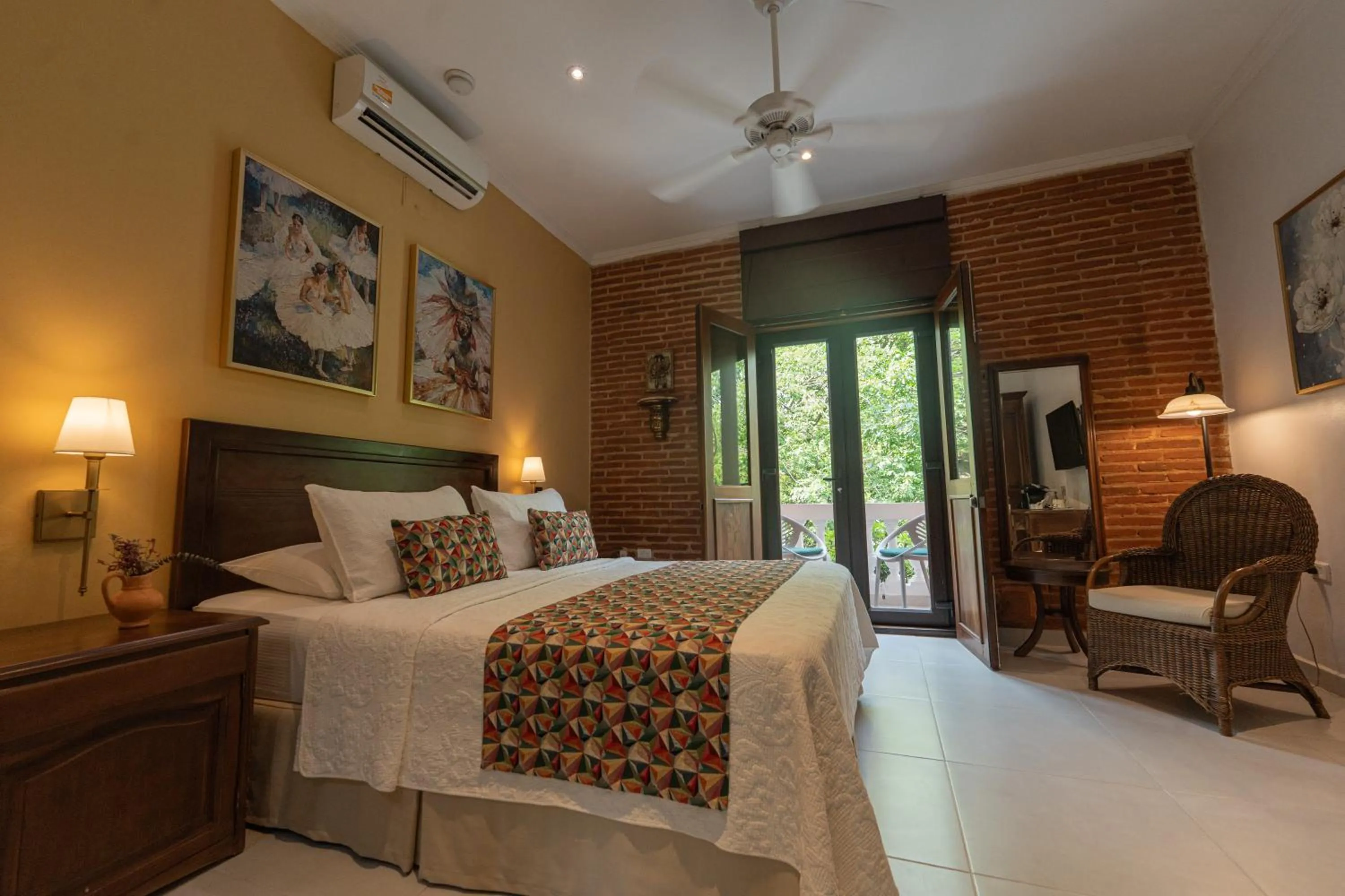 Superior Queen Room with Balcony in Hotel Casa La Fe