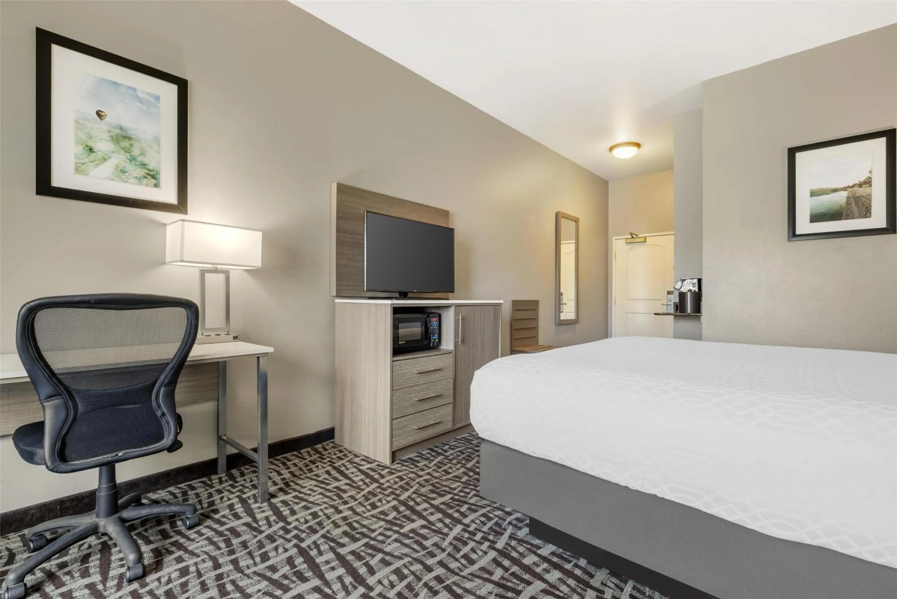 King Room in Best Western Plus Lake Elsinore Inn & Suites