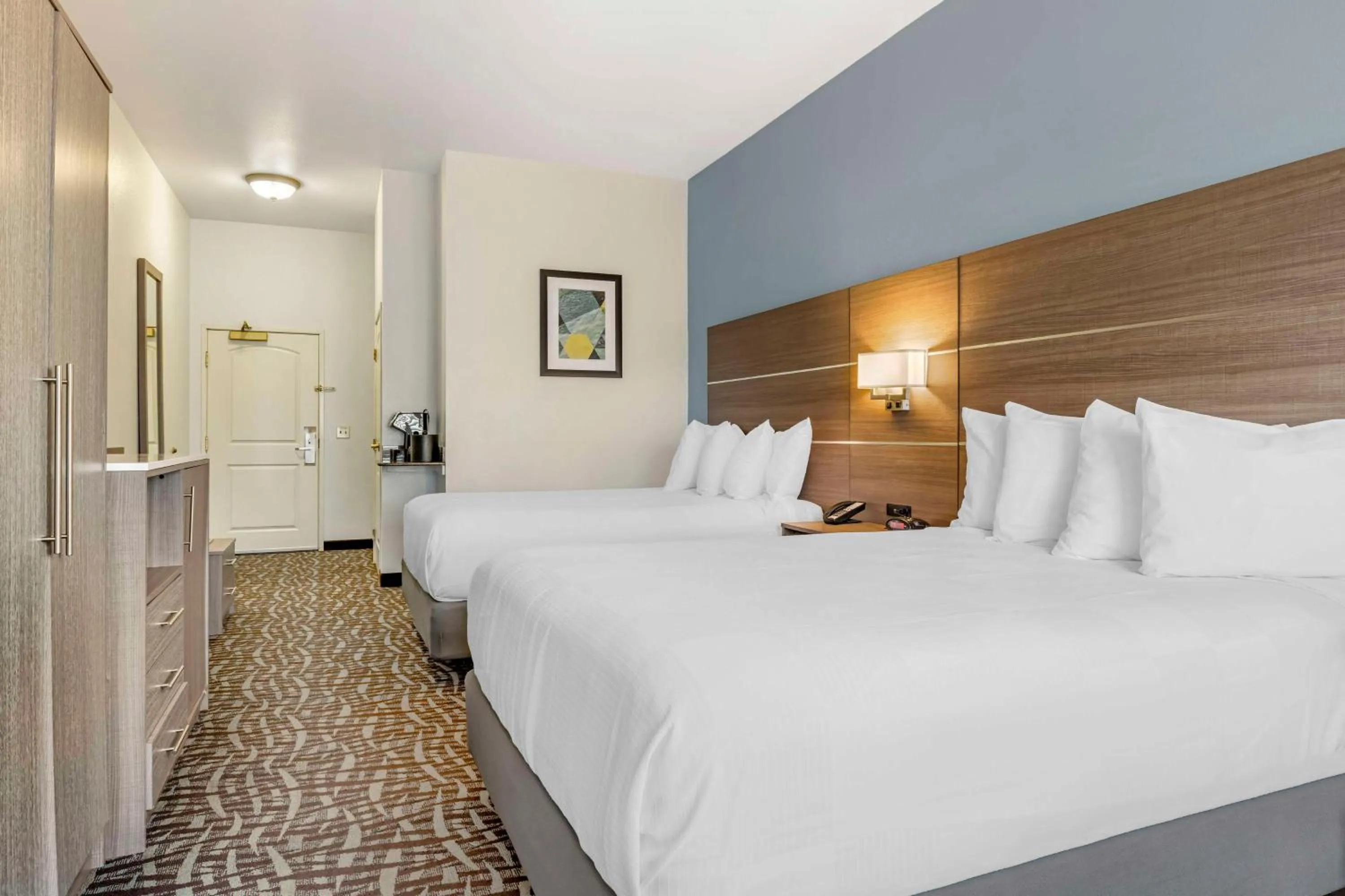 Queen Room with Two Queen Beds and Bath Tub - Disability Access/Non-Smoking  in Best Western Plus Lake Elsinore Inn & Suites