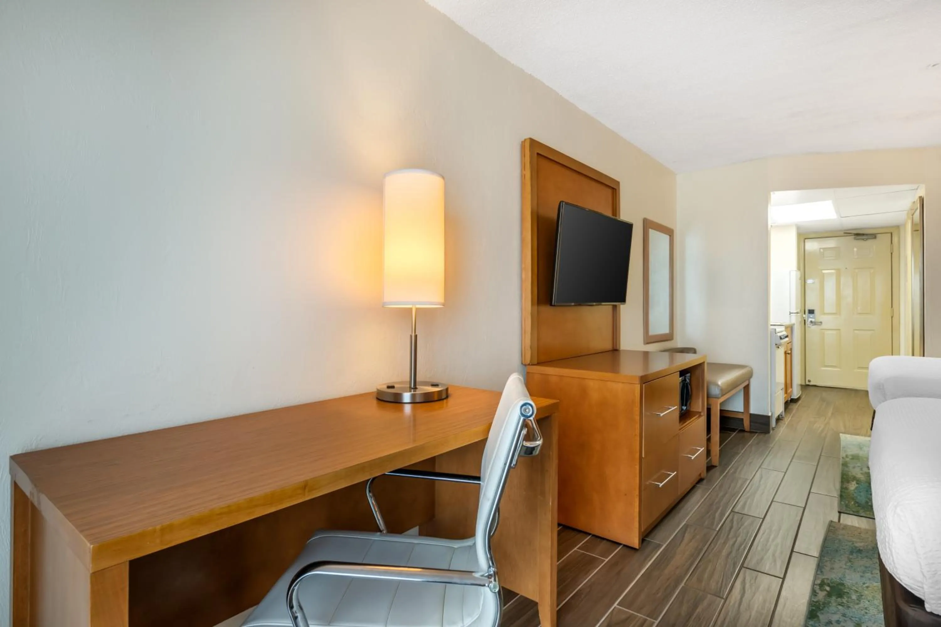 Executive Oceanfront Efficiency with Two Queen Beds - Top Floor in Tropical Winds Resort Hotel