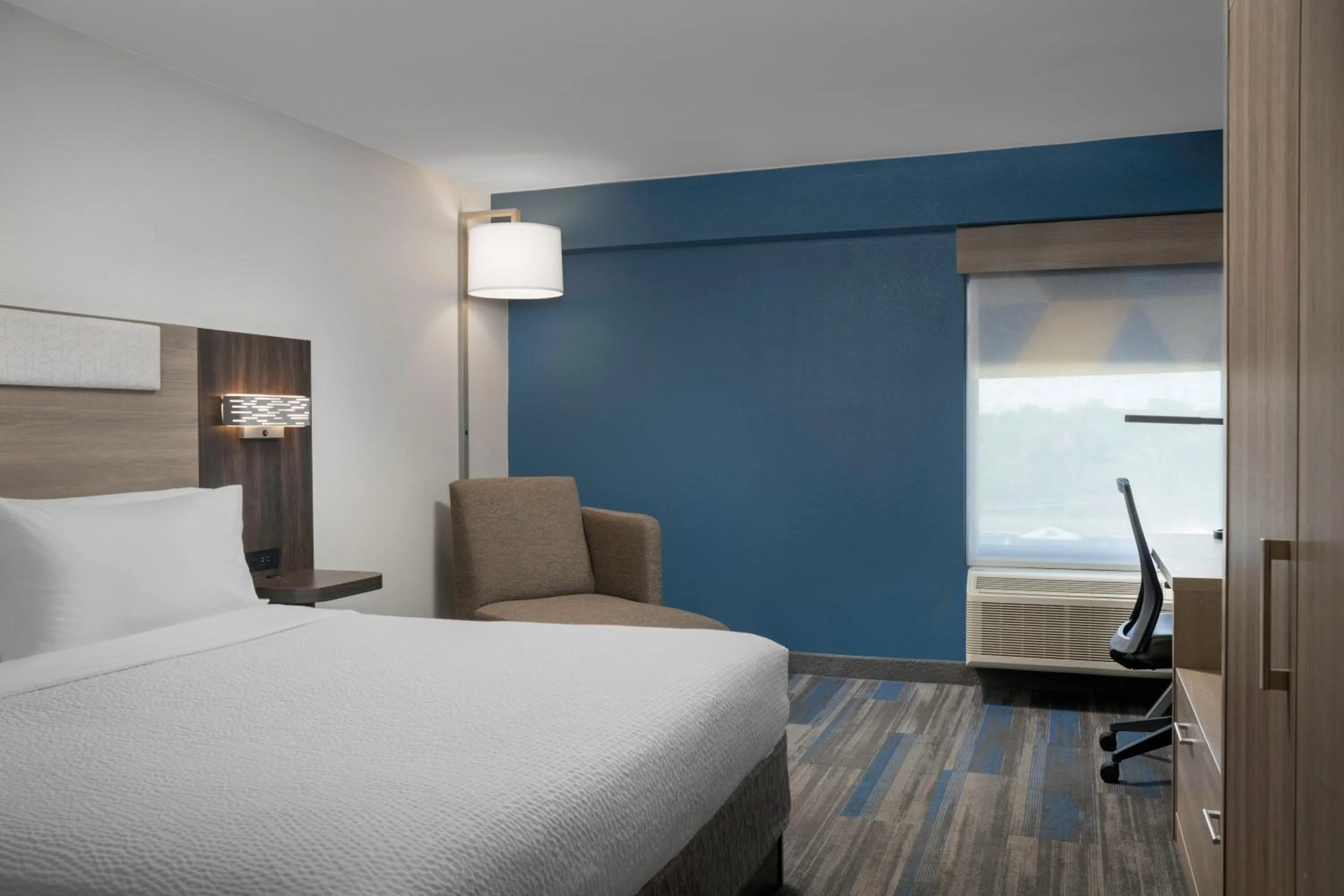 Standard Room in Holiday Inn Express & Suites Baltimore - BWI Airport North by IHG