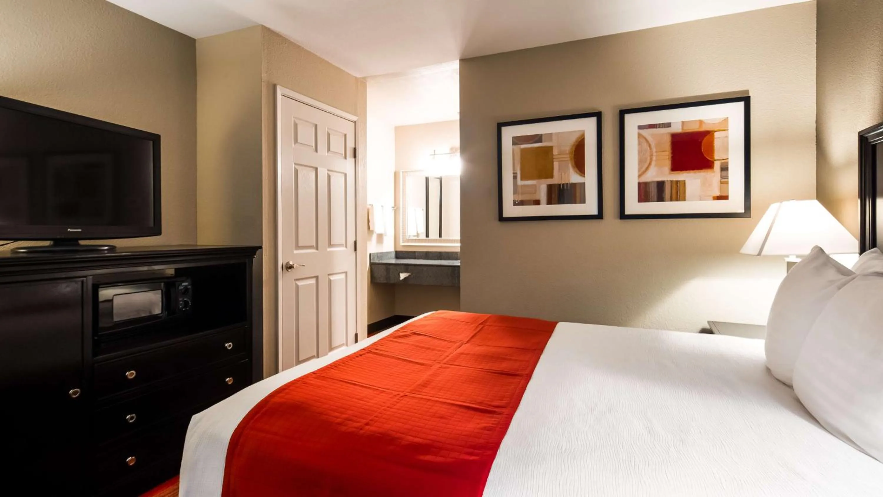 Queen Room in Best Western Willows Inn