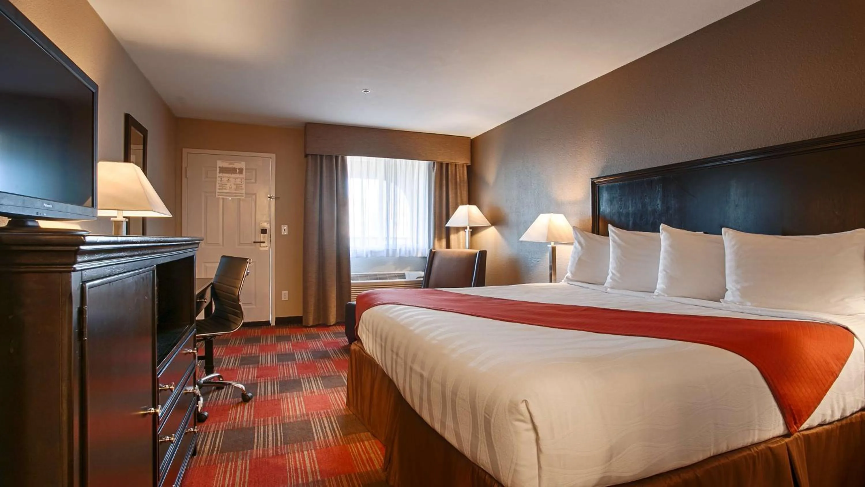 King Room - Non-Smoking in Best Western Willows Inn