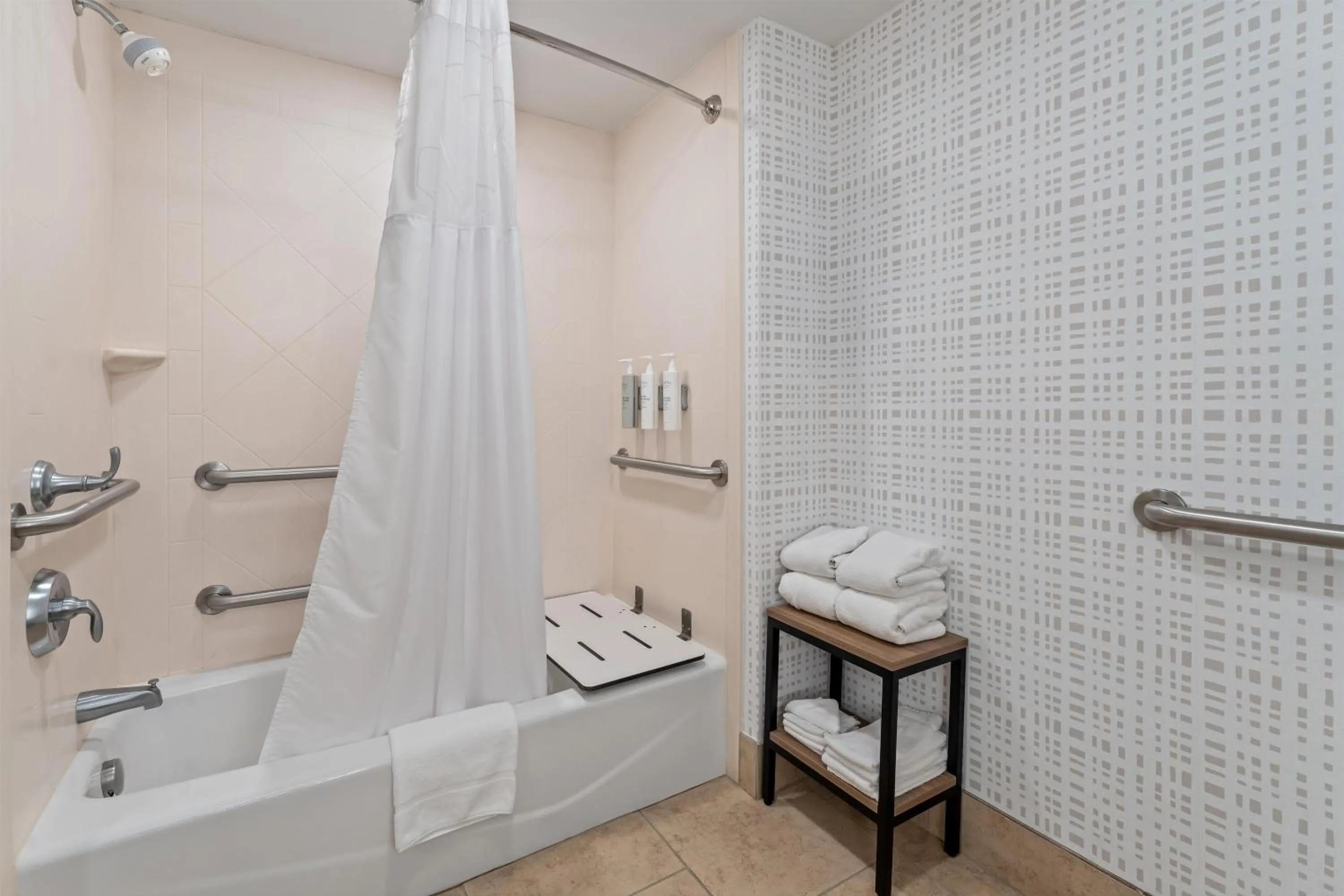 King Room - Mobility Access/Non-Smoking in Hampton Inn & Suites Tifton