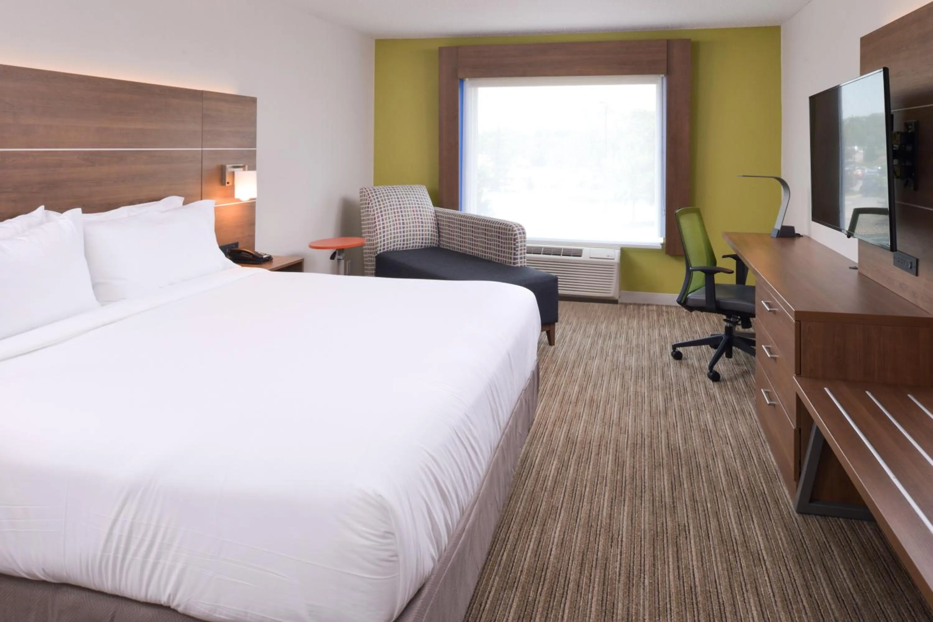 Standard King Room in Holiday Inn Express & Suites - Omaha - 120th and Maple by IHG