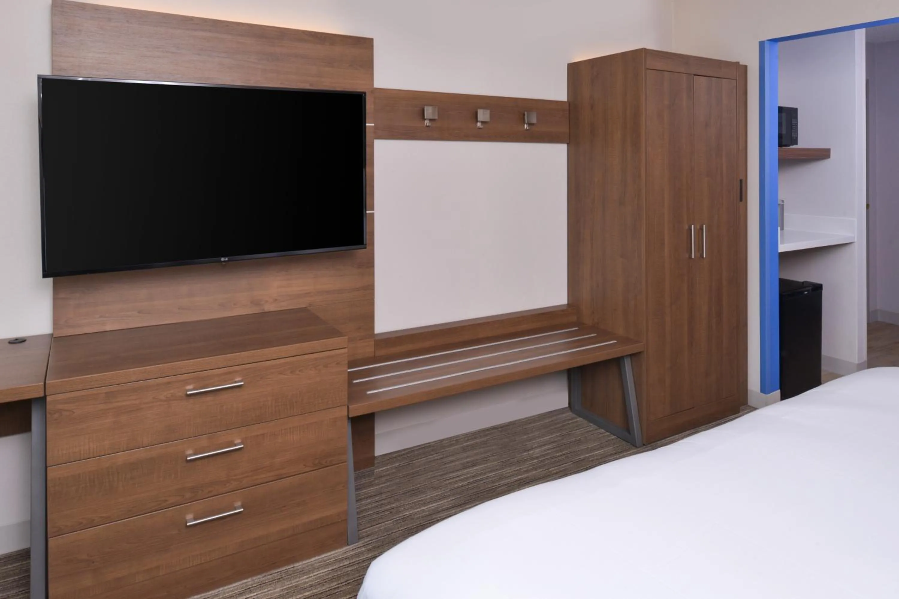 King Suite - Non-Smoking in Holiday Inn Express & Suites - Omaha - 120th and Maple by IHG