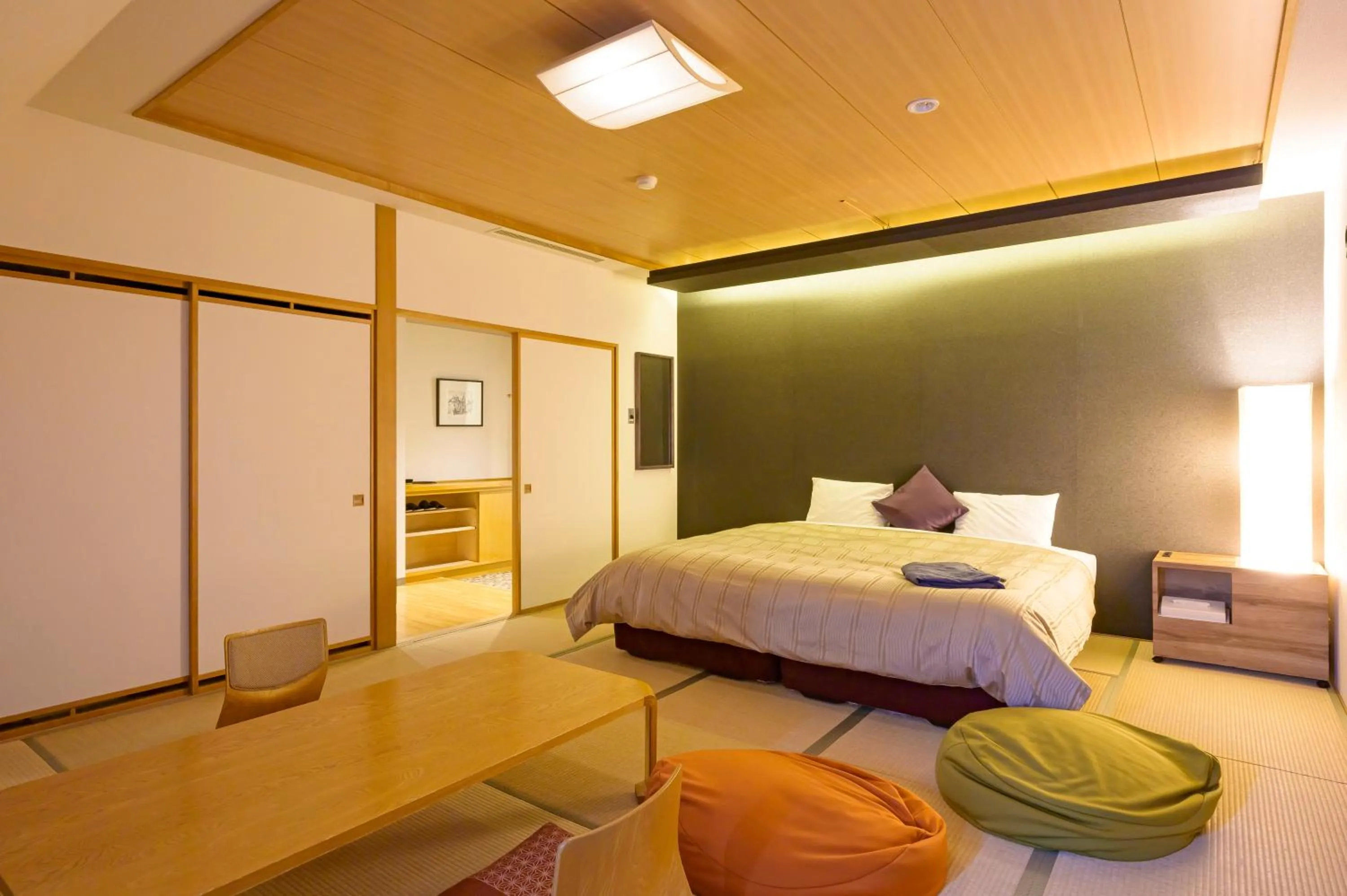 Japanese-Style Room with King Bed - Non-Smoking in Hotel Edel Warme