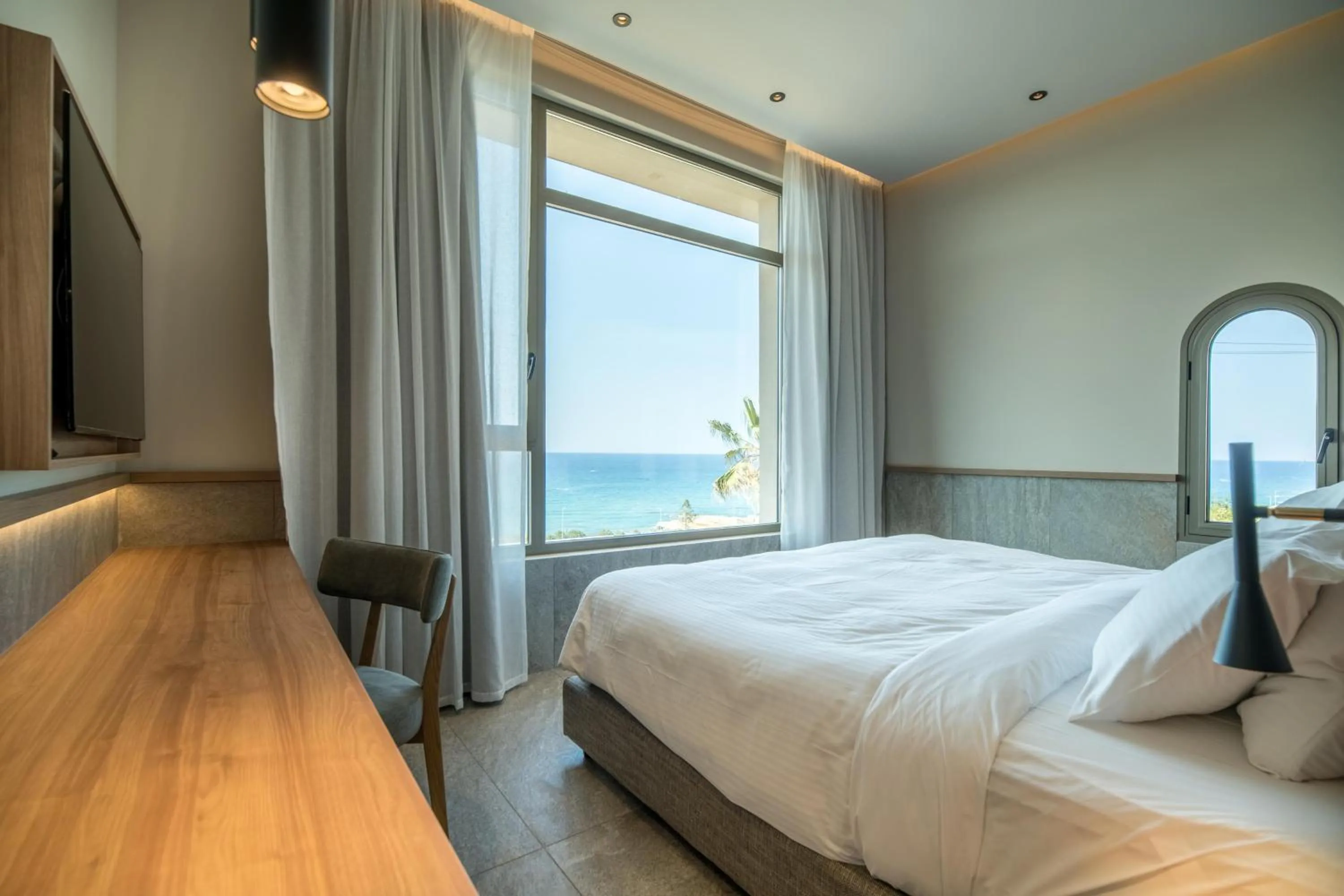 Signature Suite Sea View Hot Tub in KING MINOS RETREAT Resort & Spa