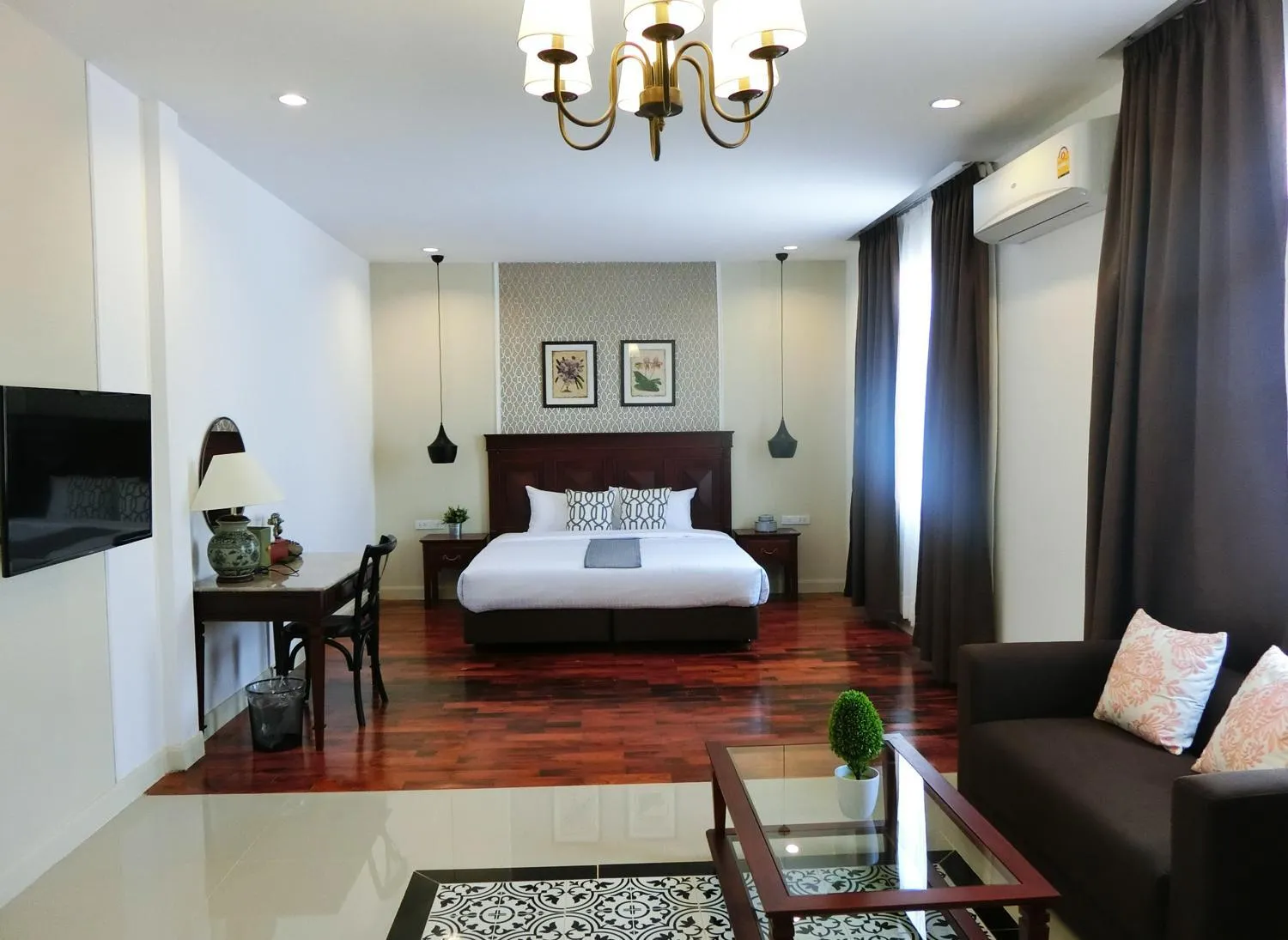 Large Double Room in Bloom Boutique Hotel & Cafe