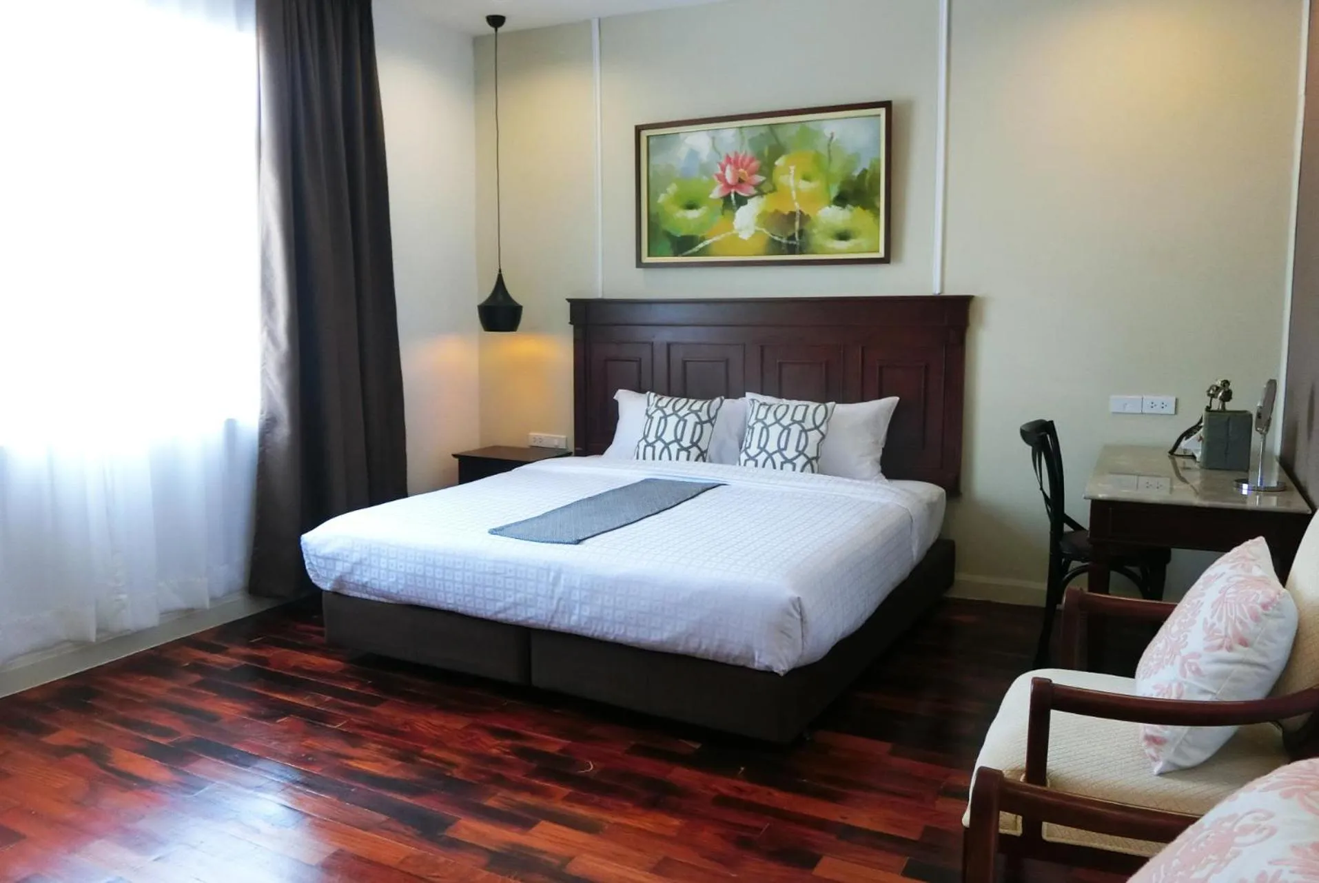 Deluxe Double Room in Bloom Boutique Hotel & Cafe