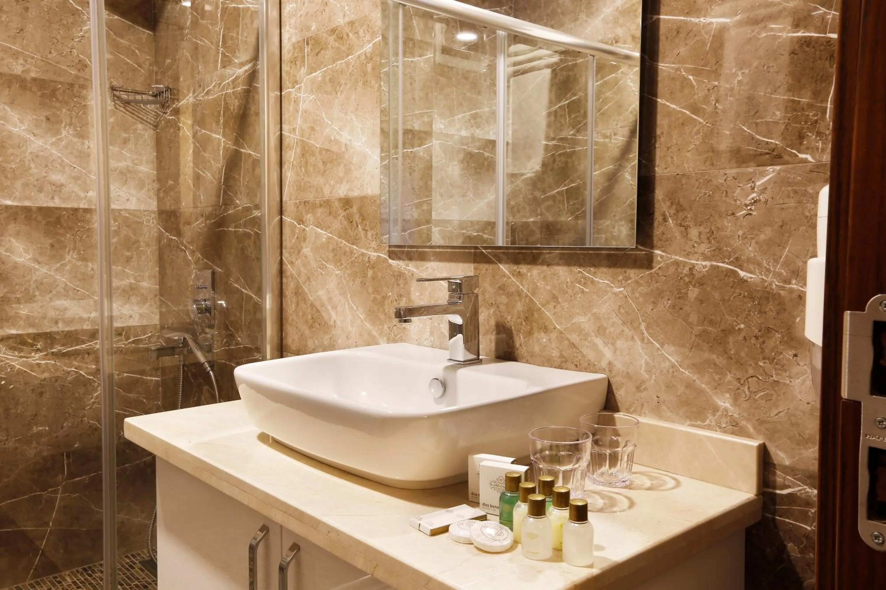 Deluxe Twin Room in The White Orient Hotel