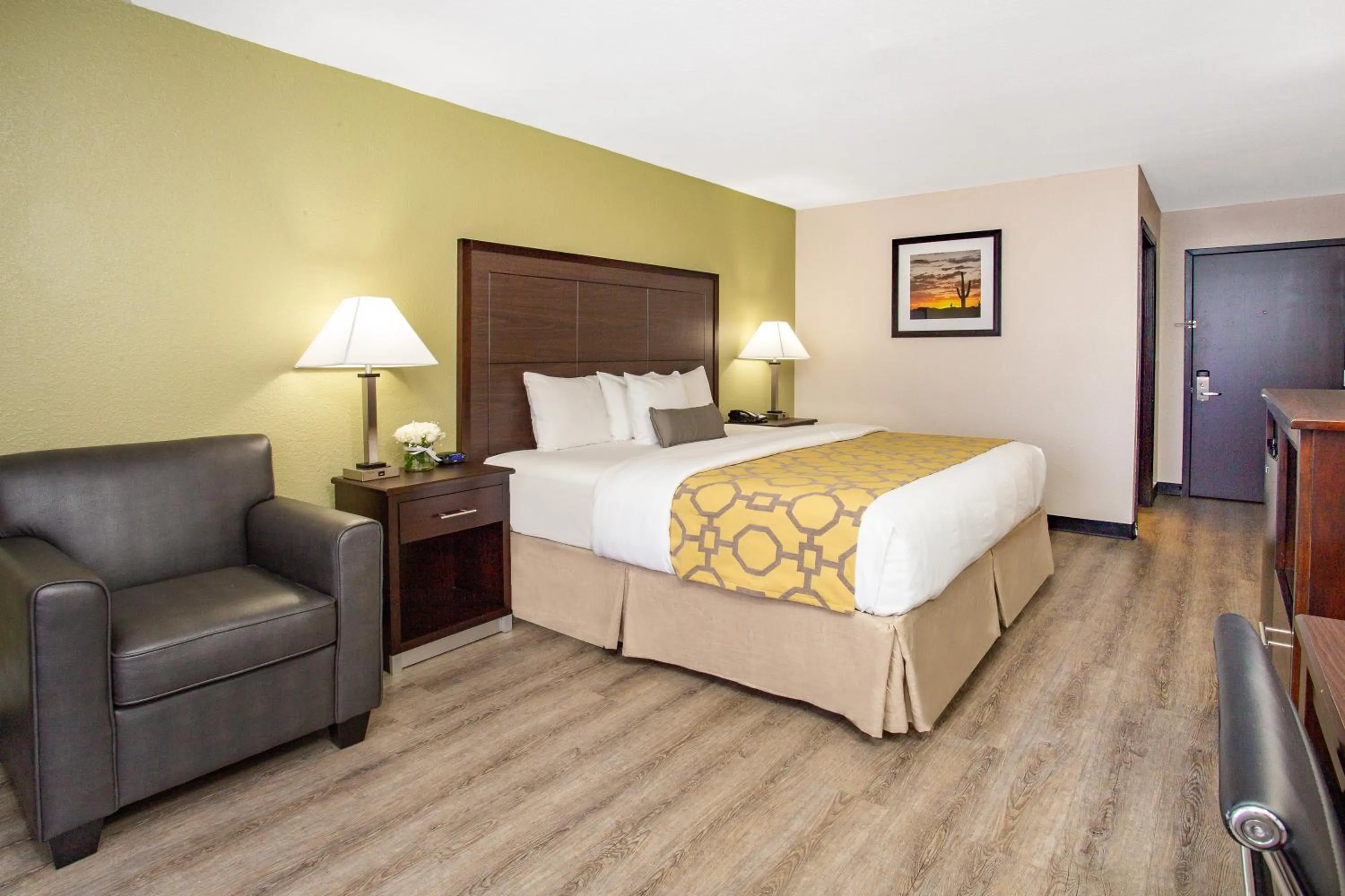 King Room - Mobility Access/Non-Smoking in Baymont by Wyndham Phoenix I-10 near 51st Ave