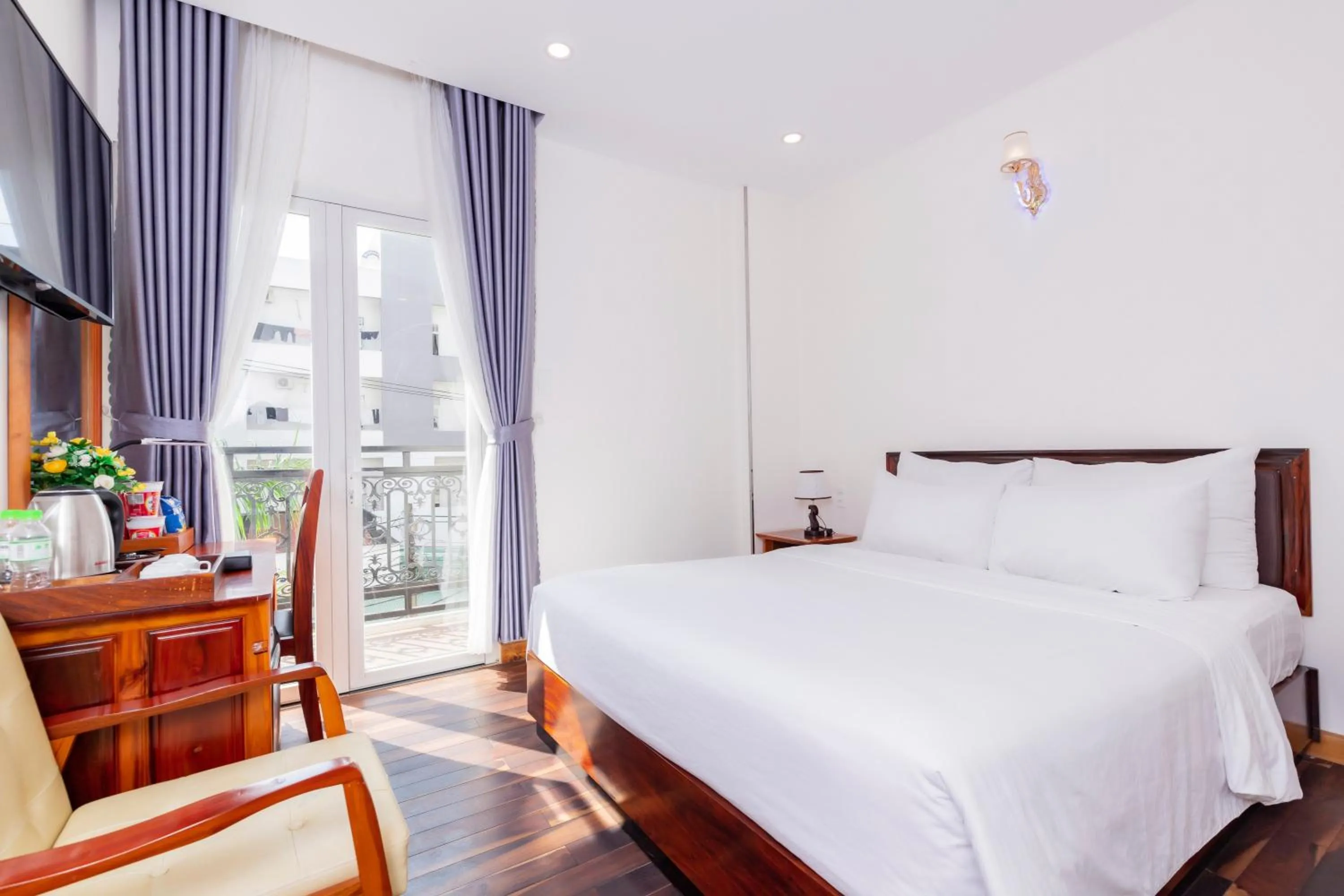 Double Room with Balcony in Hapyson