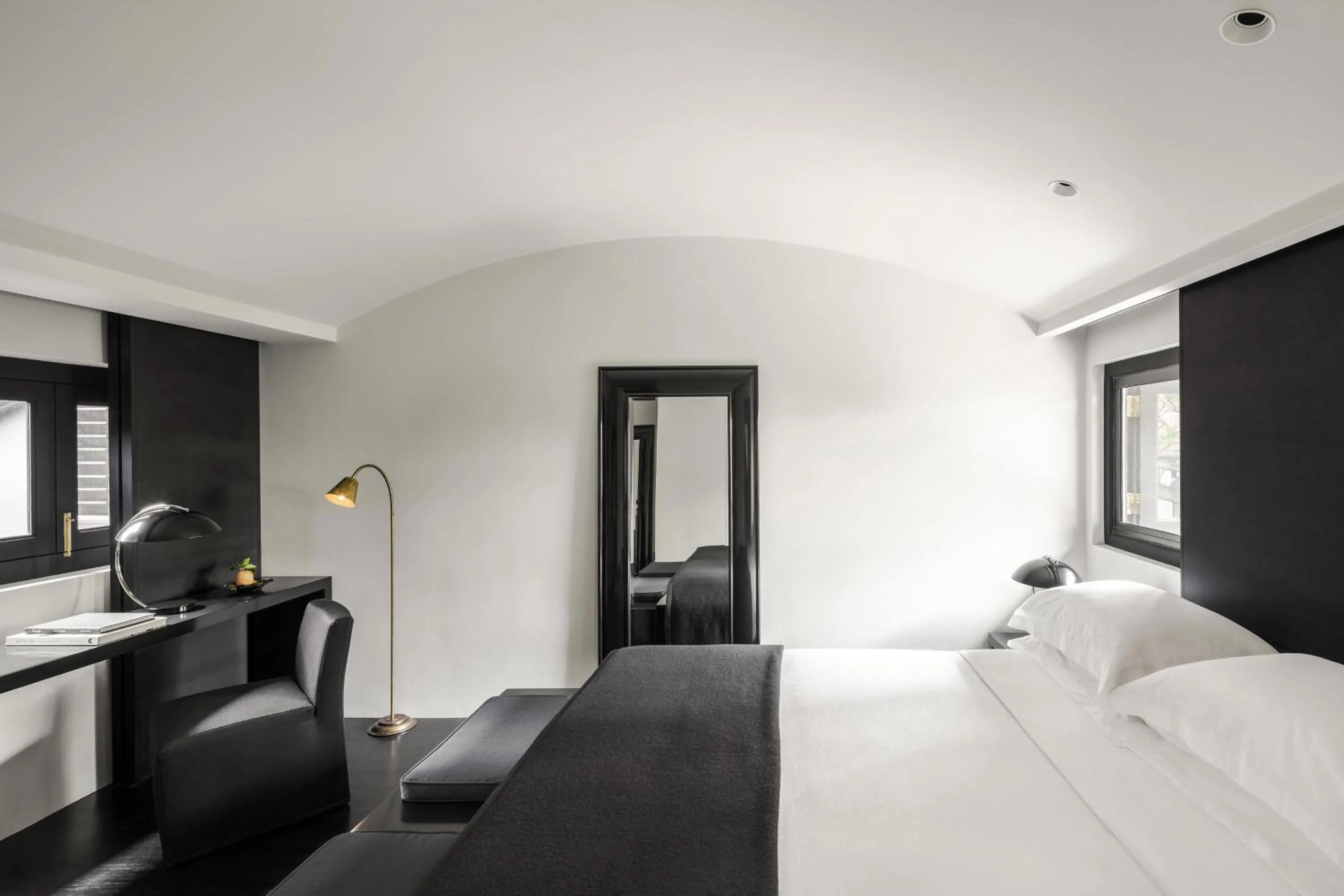 Shophouse Room, Roundtrip Airport Transfers, Club Lounge Access, Evening Cocktails, Appetizers, 1 Queen in Duxton Reserve Singapore, Autograph Collection