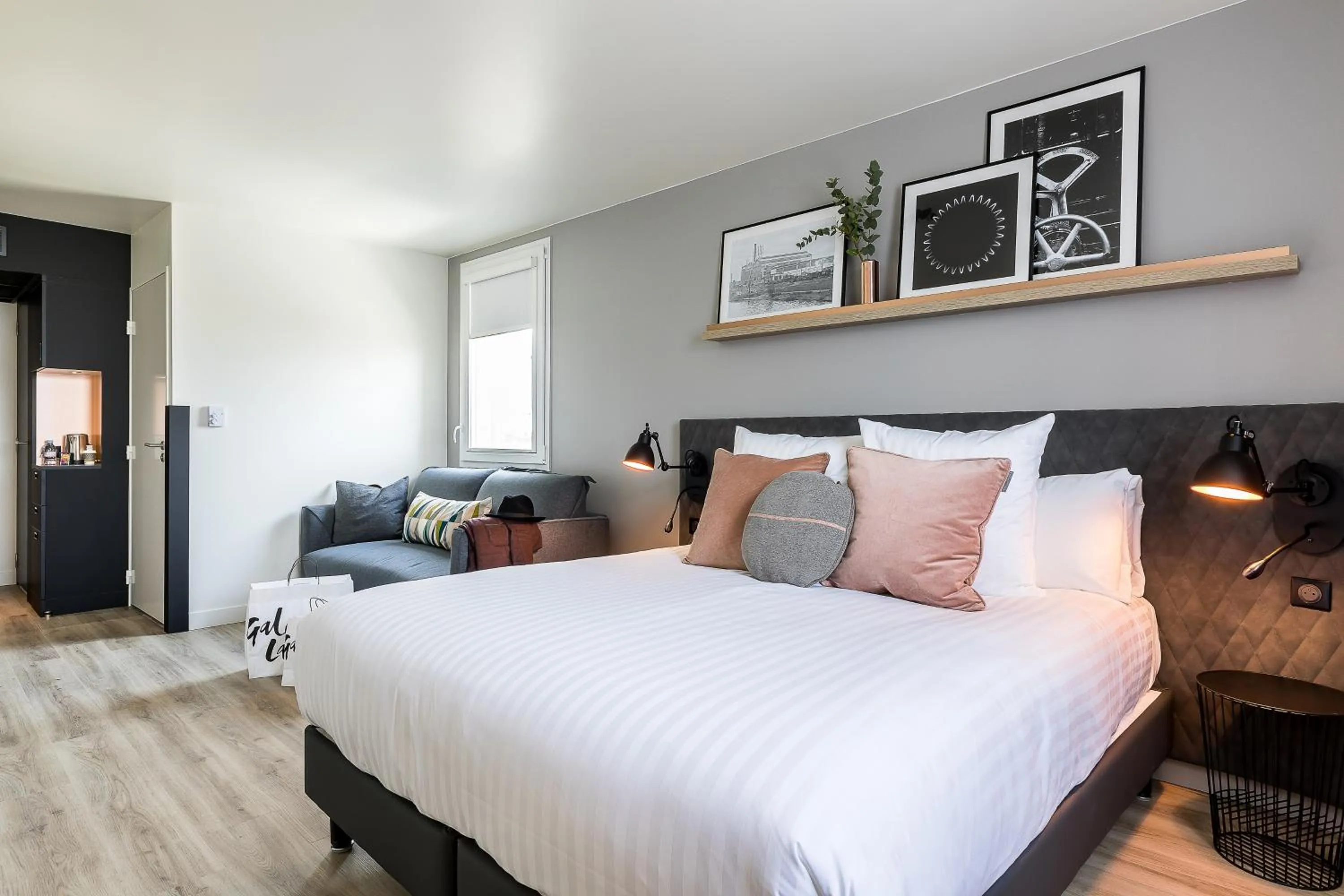 Family Room with sofa bed in Hôtel Mercure Paris Gennevilliers