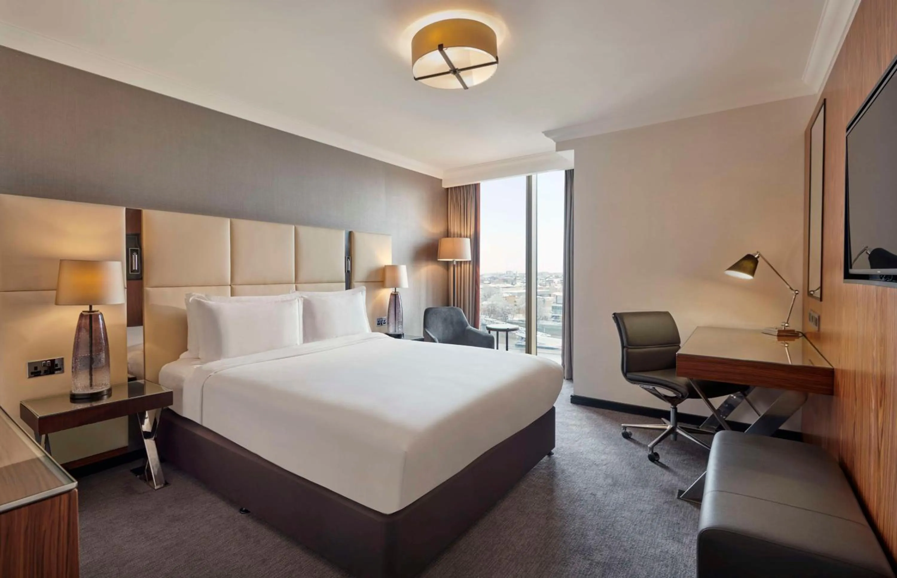 King Room with River View - High Floor in Hyatt Regency London Albert Embankment