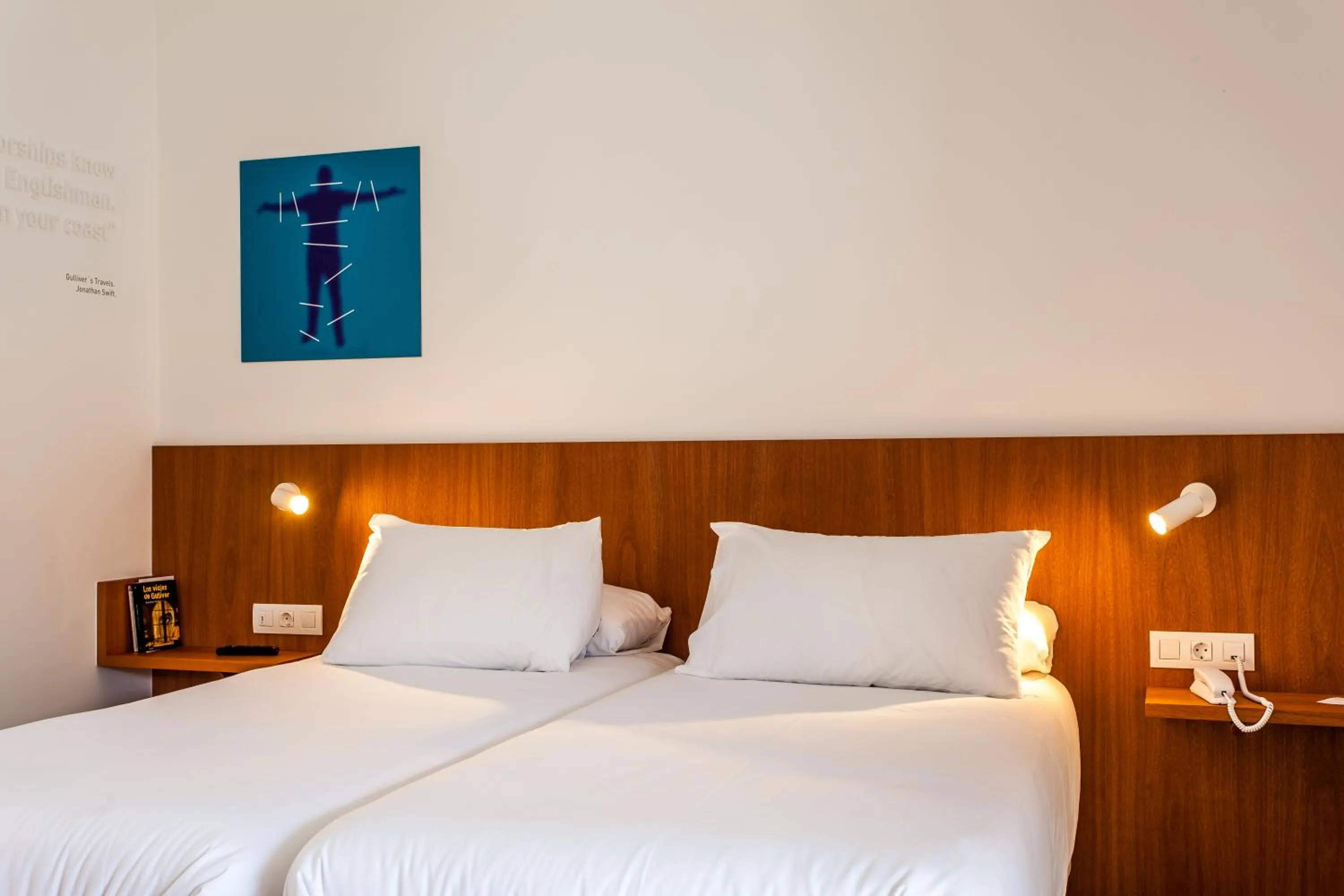 Twin Room with Extra Bed in Hotel Bela Fisterra