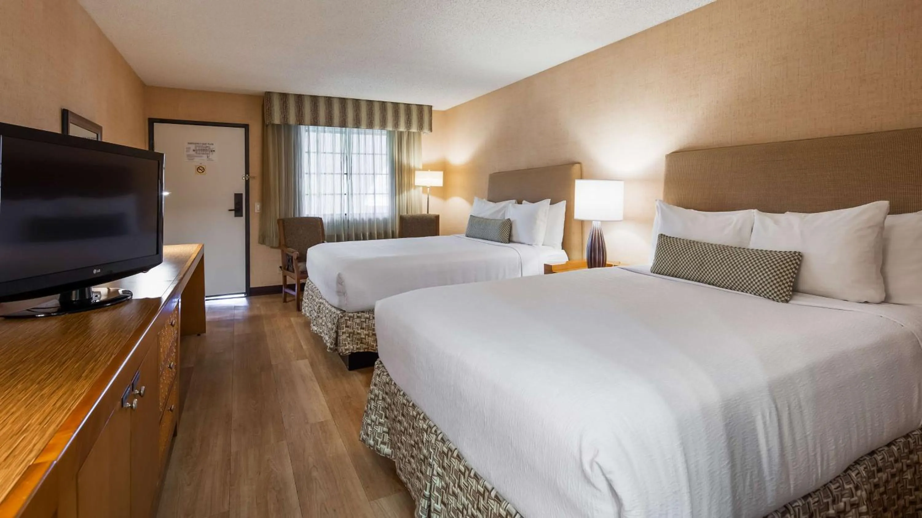 Queen Room with Two Queen Bed and Pool View - Non-Smoking in Best Western Plus Las Brisas Hotel