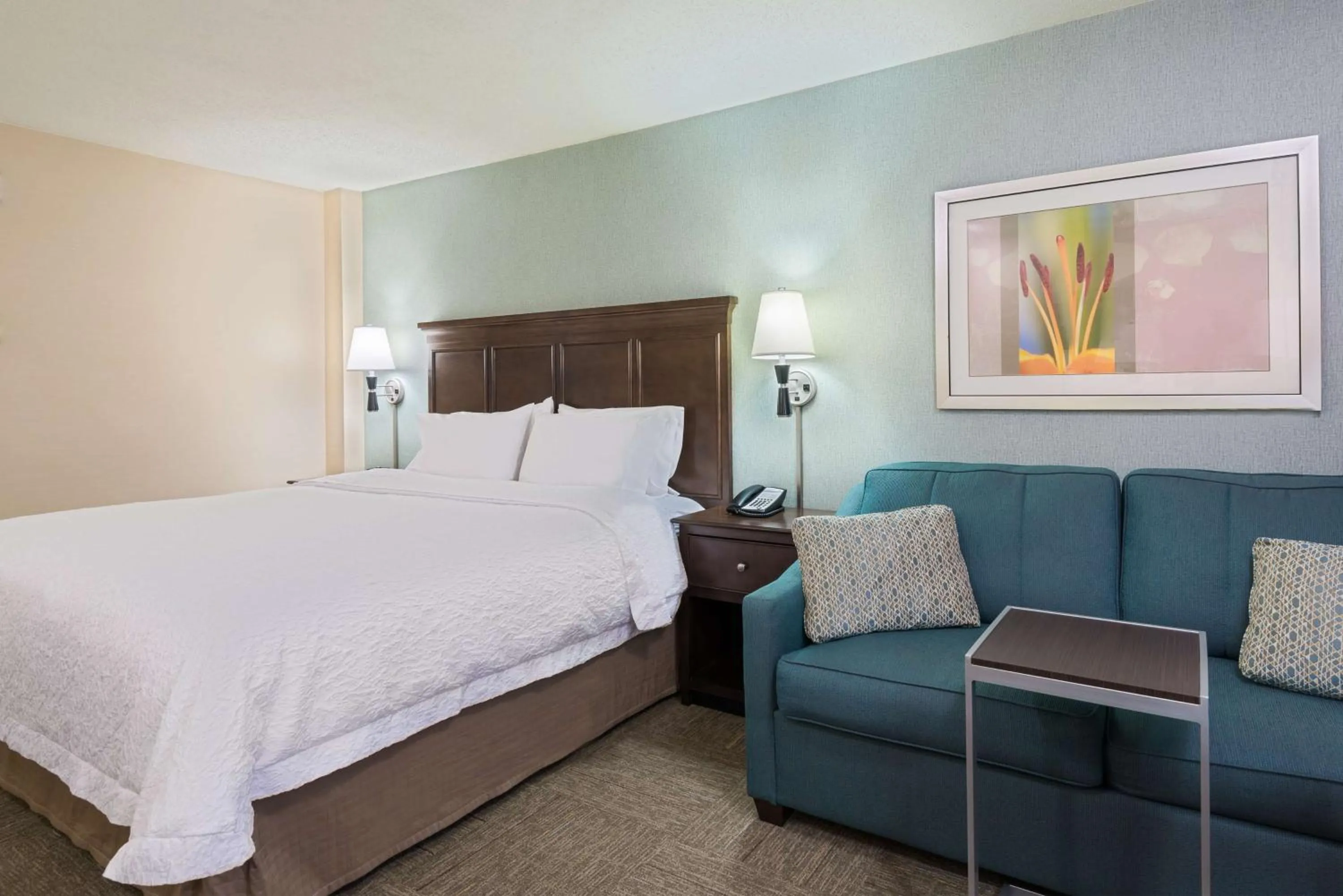 King Room with Sofa Bed and Study - Non-Smoking in Hampton Inn White Plains/Tarrytown