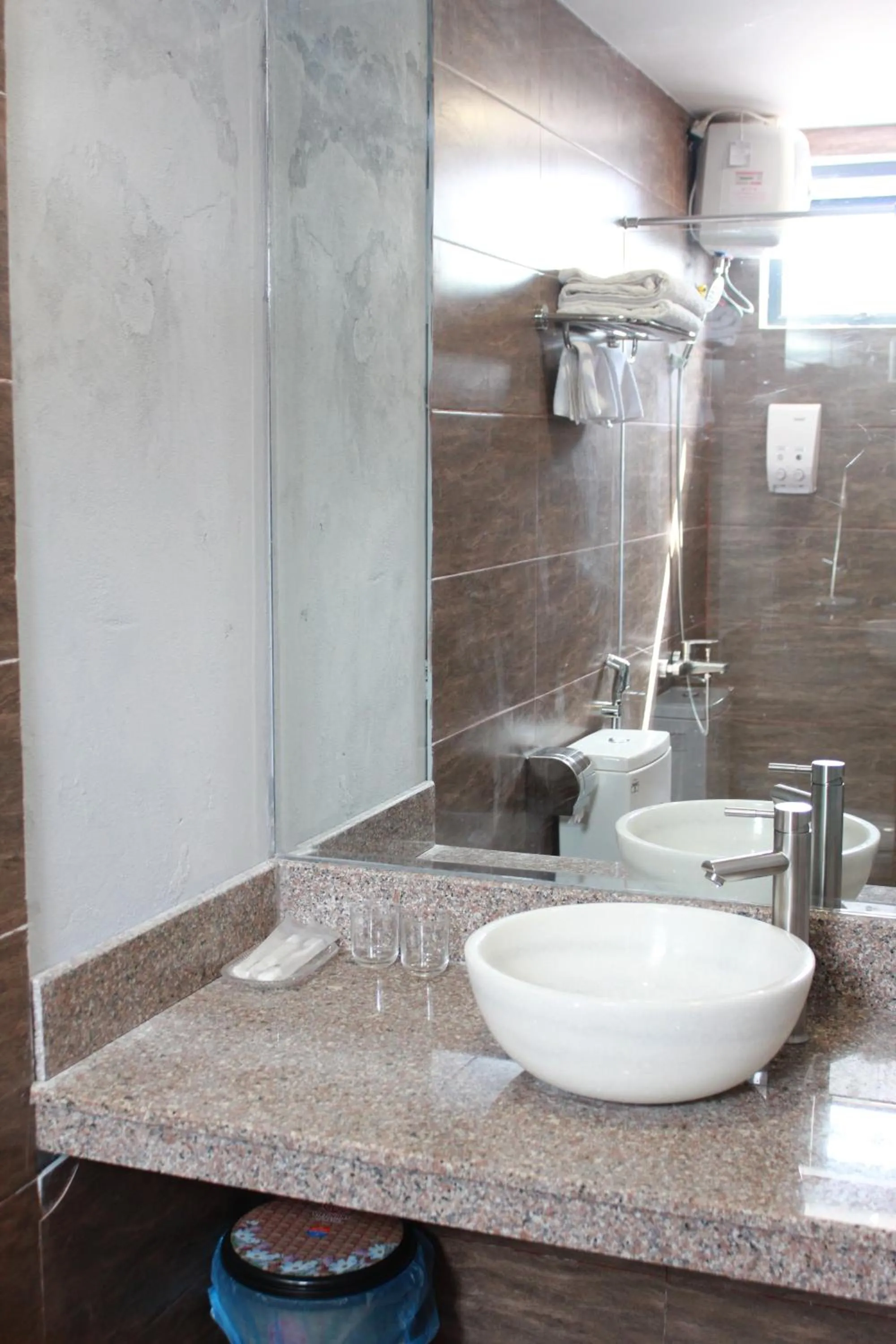 Twin Room in Ly Ky Hotel 2