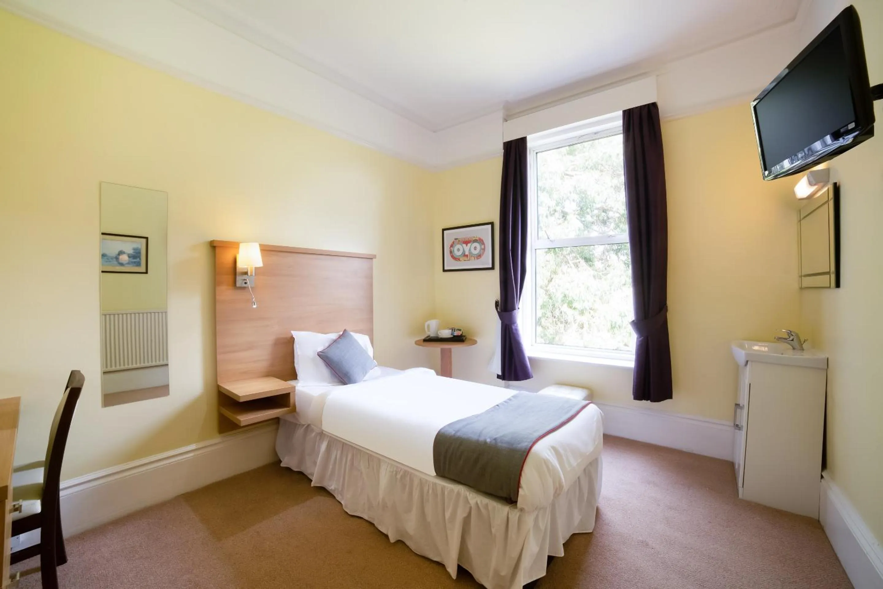 Standard Single Room with Shared Bathroom in OYO Eagle House Hotel, St Leonards Hastings