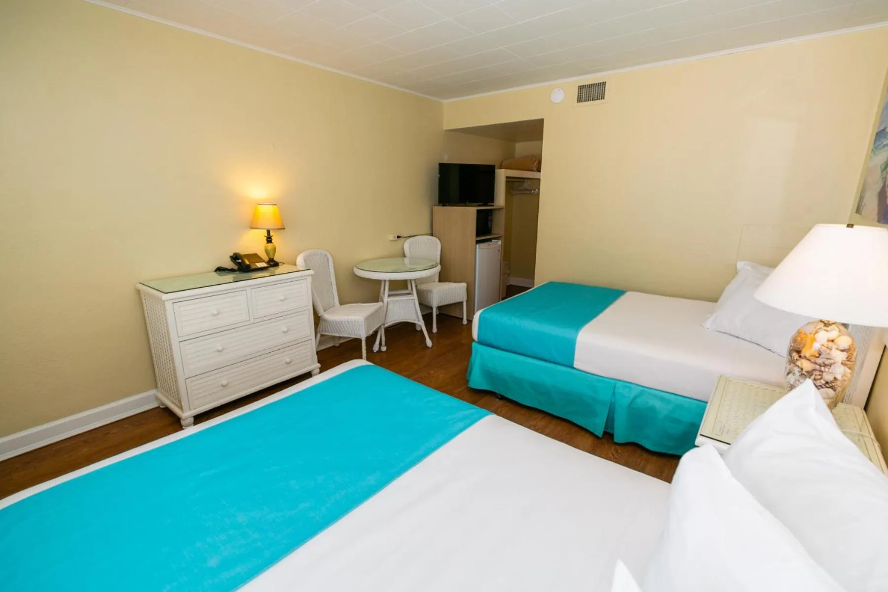 Standard Room with Two Double Beds in Aztec Motel Wildwood Crest Beach