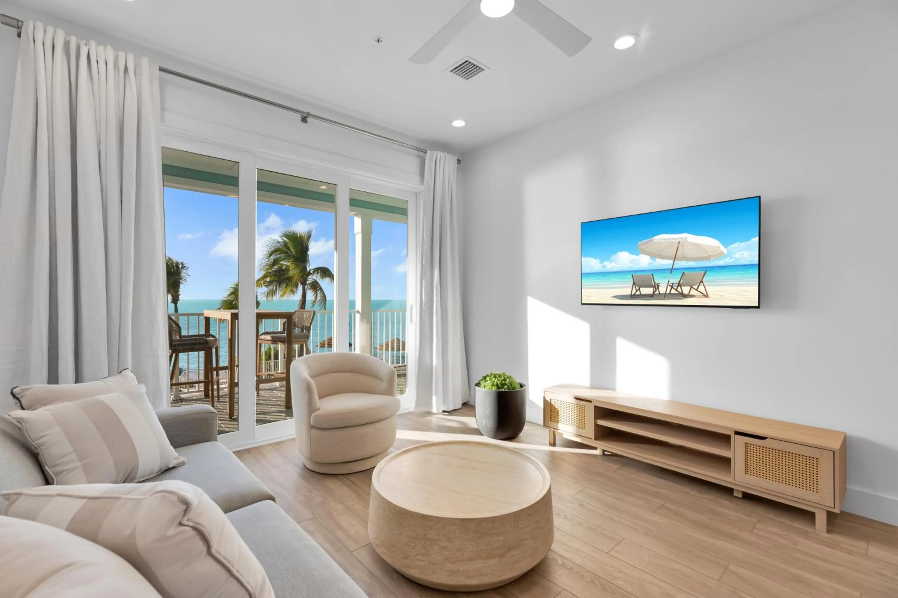 Hibiscus Water Front 2 Bed 2 Bath Master Suite in Lime Tree Bay Resort