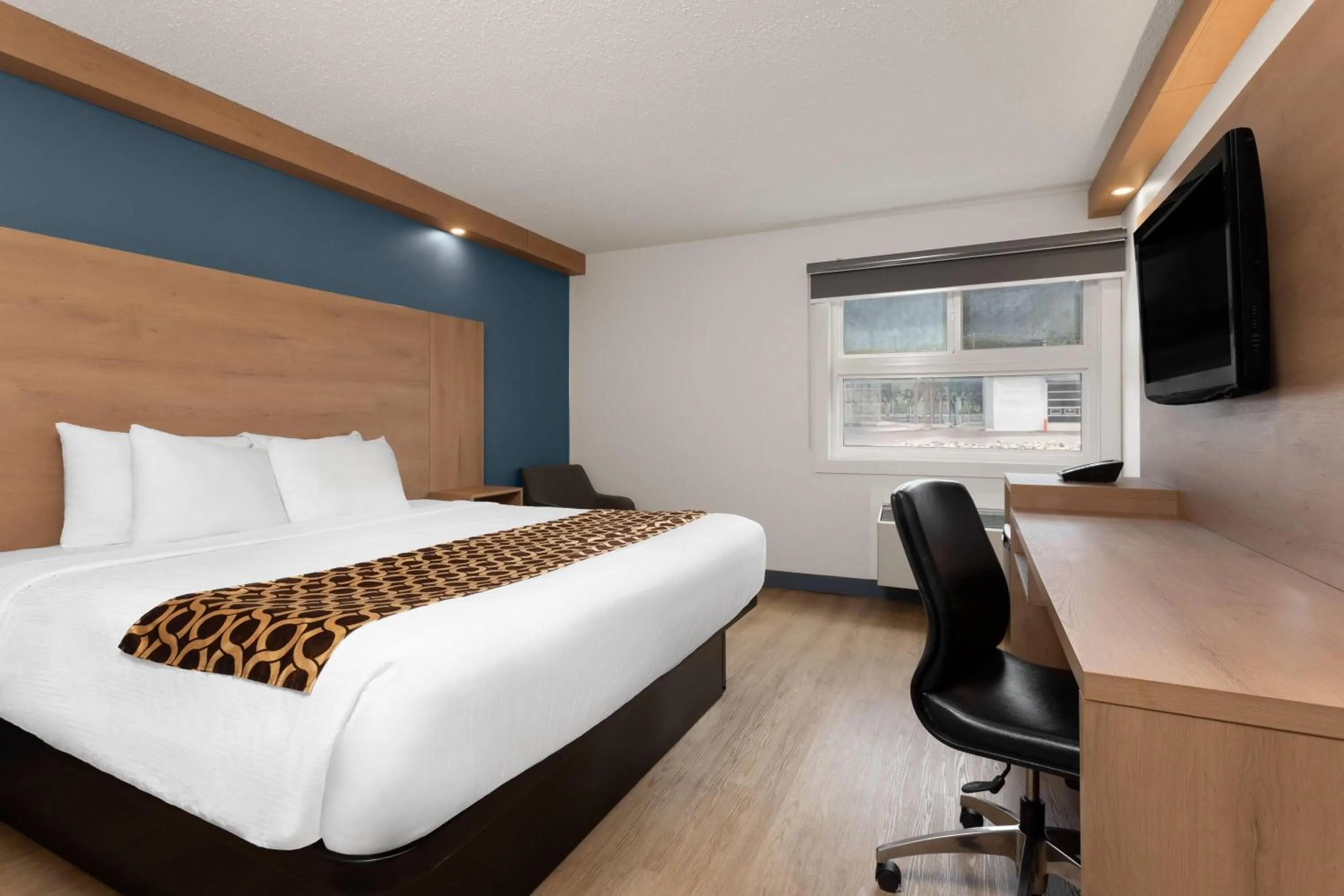 King Room - Pet Friendly/Non-Smoking in Travelodge by Wyndham Blairmore