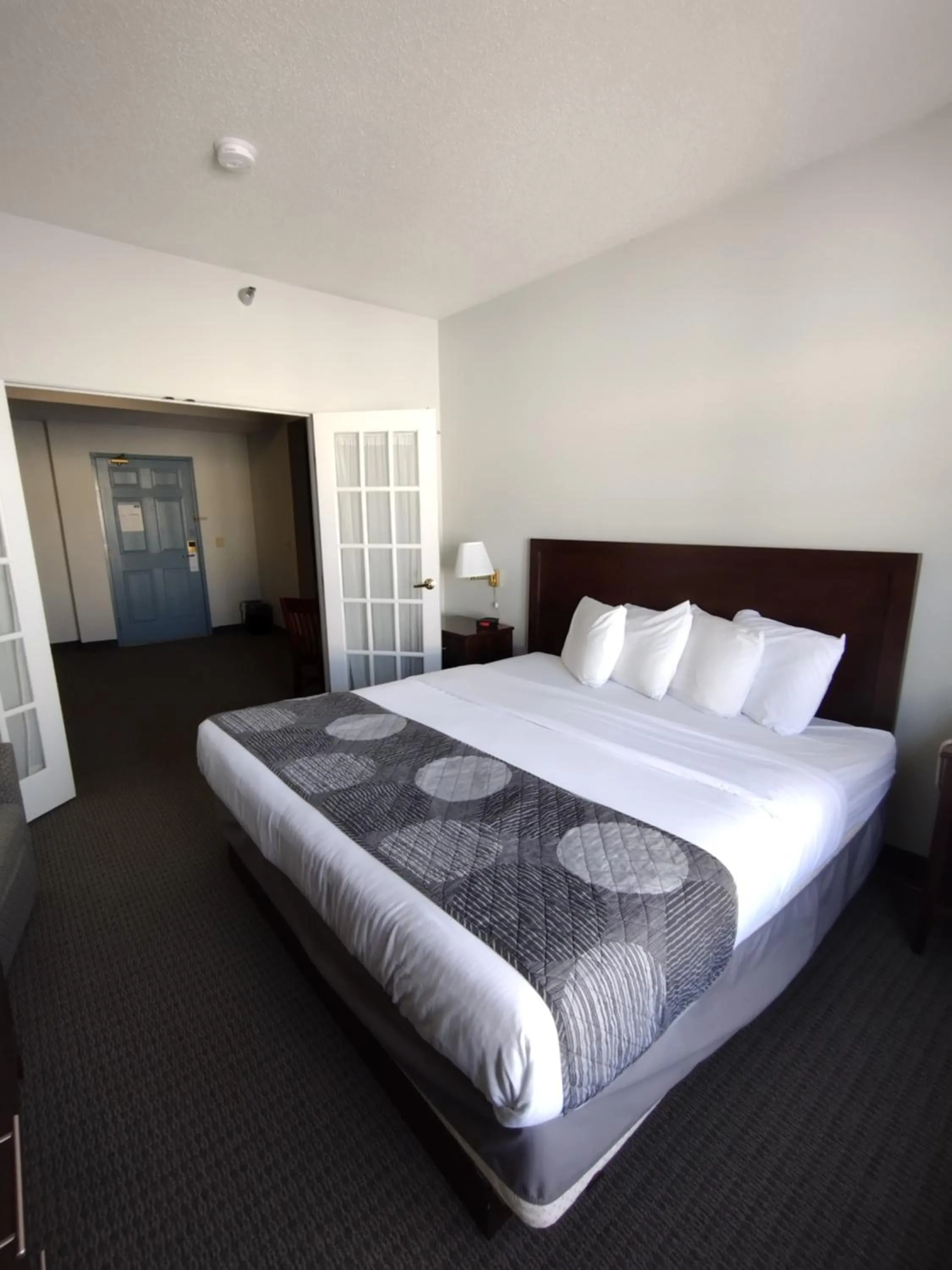 Suite with Hot Tub in GrandStay Hotel & Suites Hastings