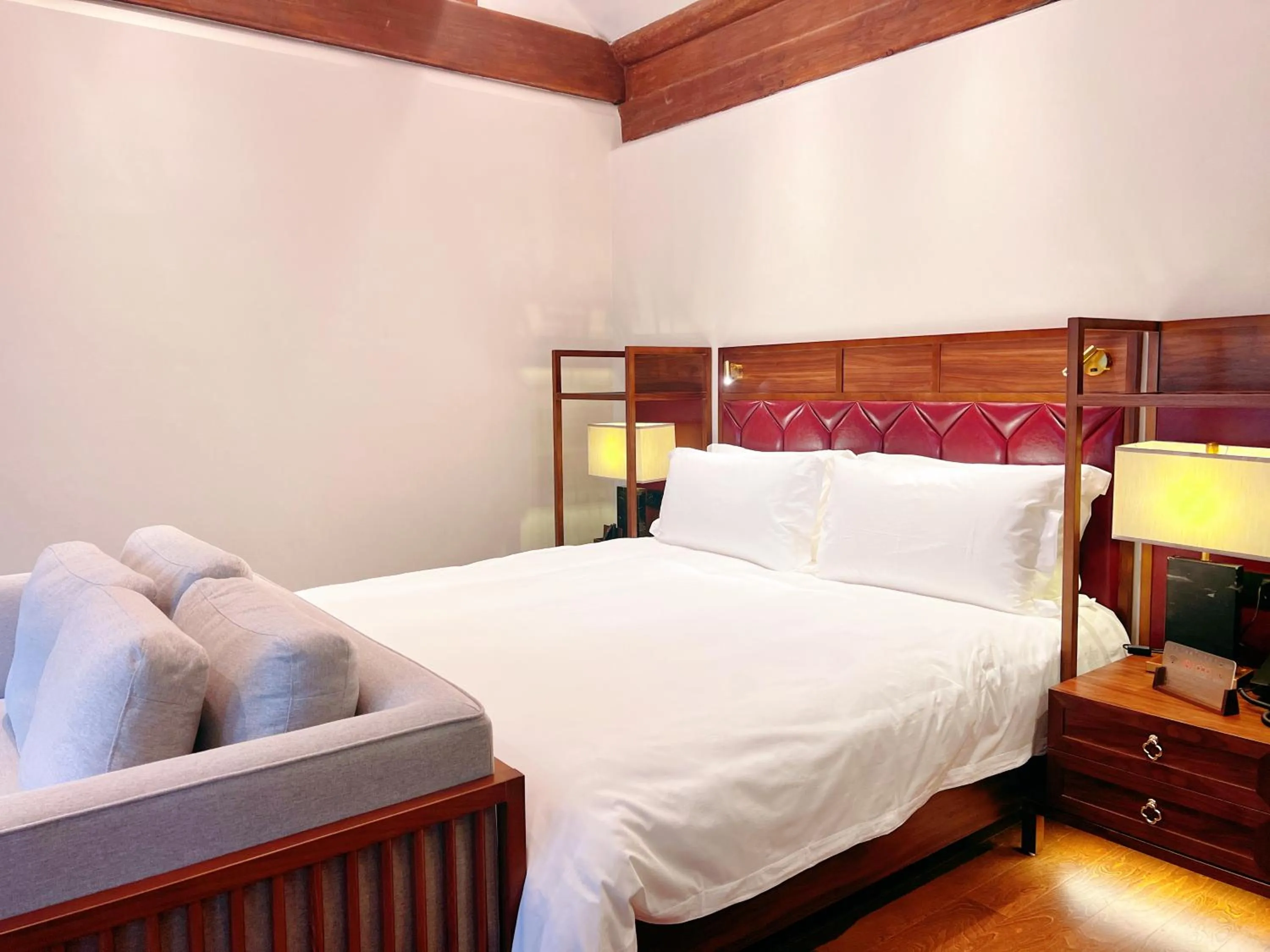 Junior Suite with Garden View in Jingshan Garden Hotel