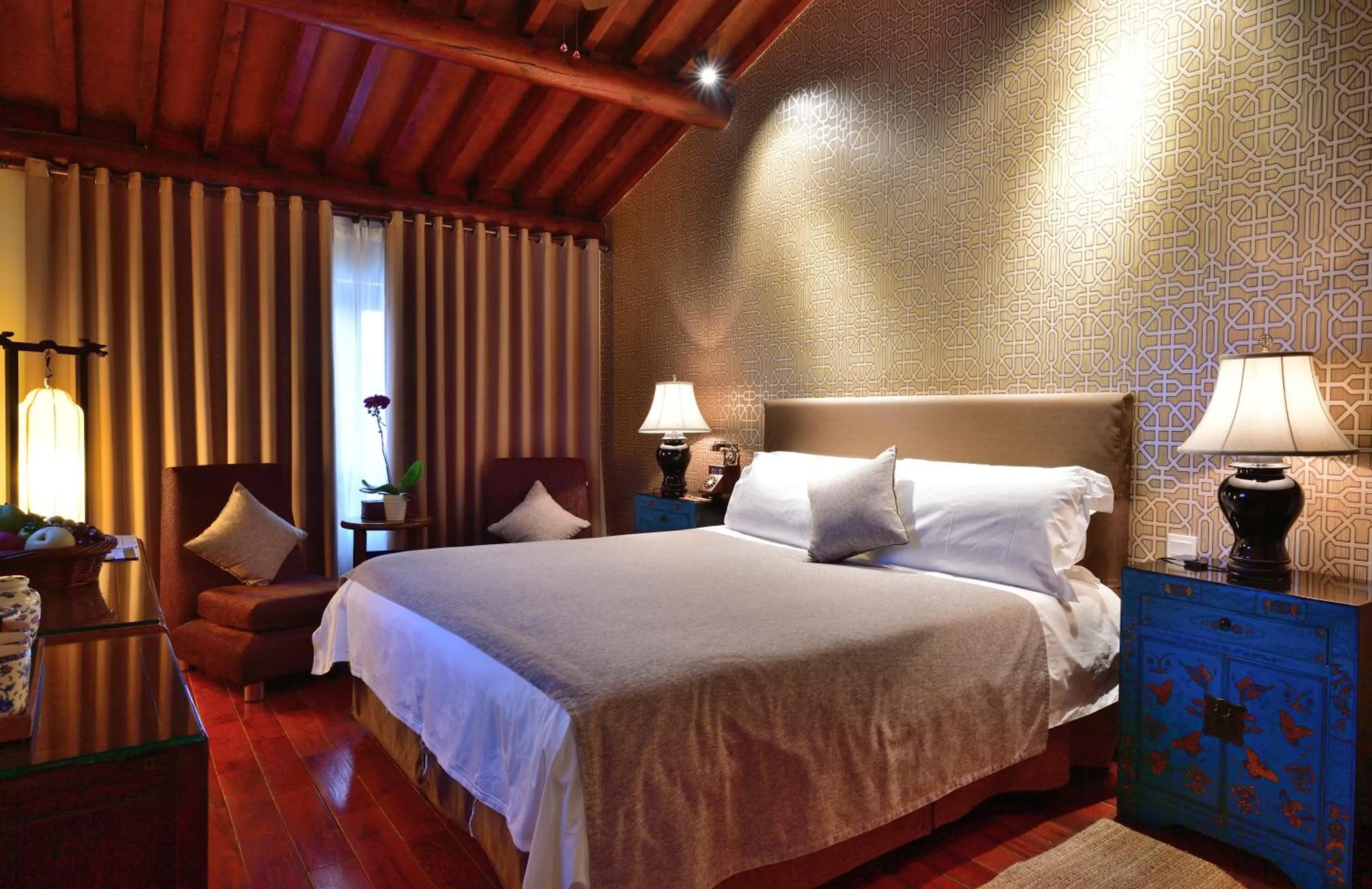 Deluxe Courtyard View Room in Jingshan Garden Hotel