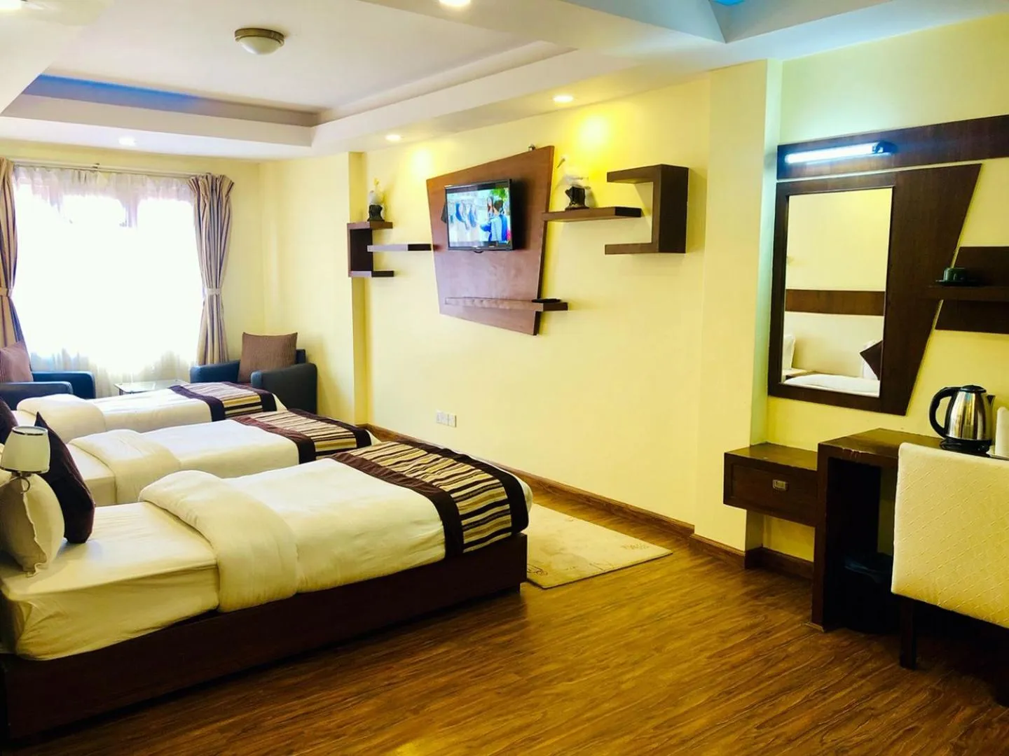 Deluxe Triple Room in Backyard Hotel