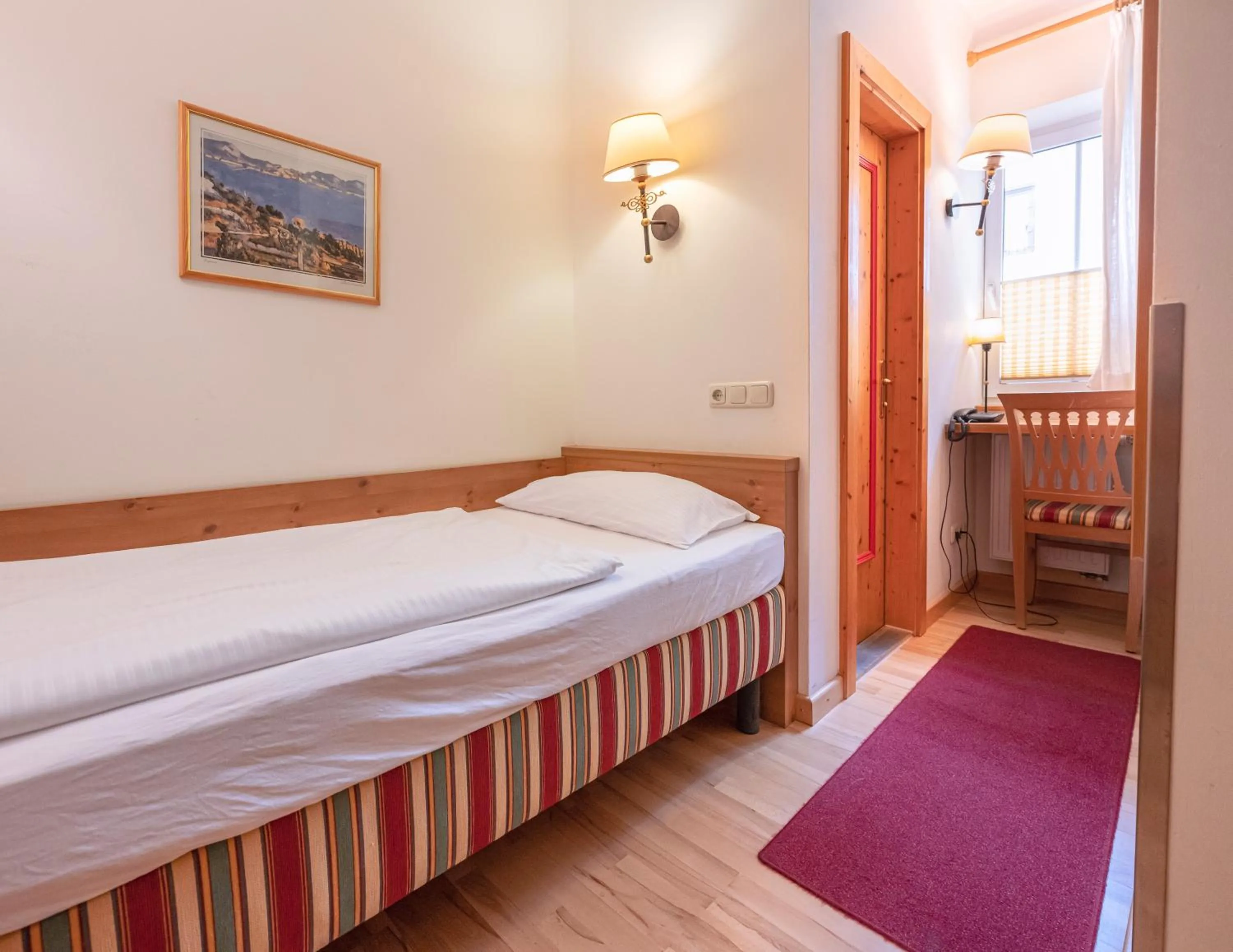 Budget Single Room in Hotel Eder