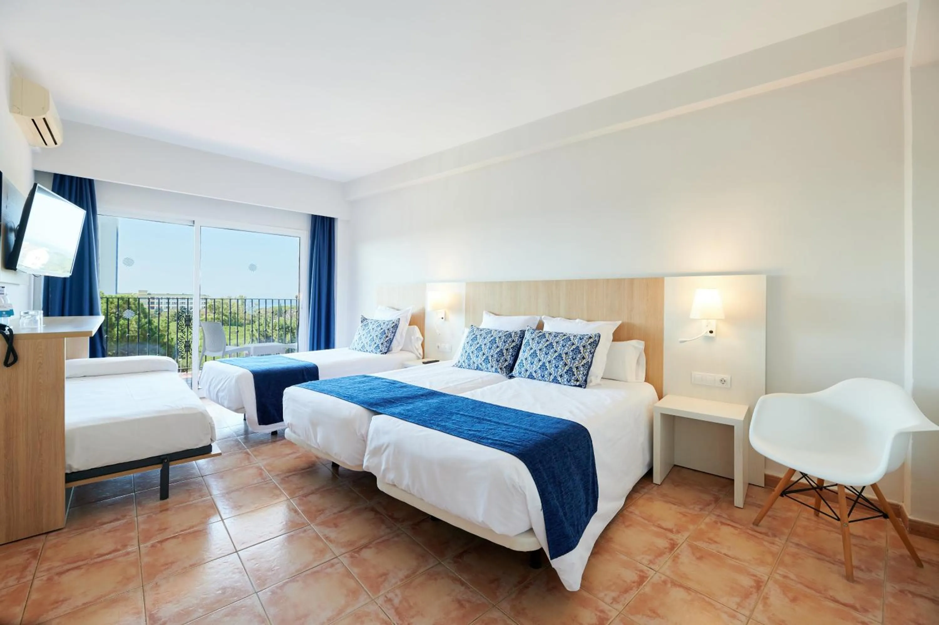 Family Room in AluaSun Marbella Park