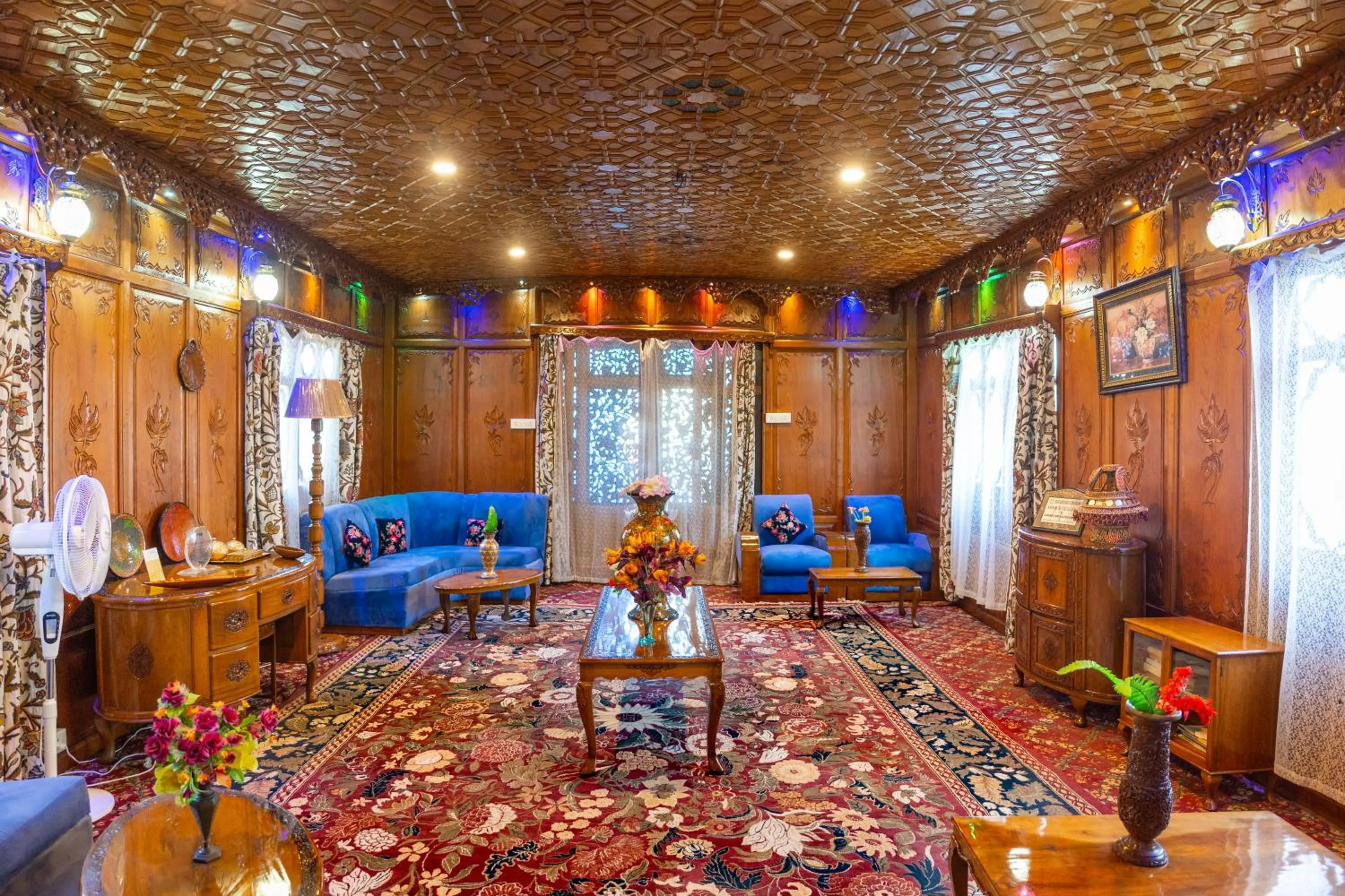 Standard King Room in Wangnoo Heritage Houseboats