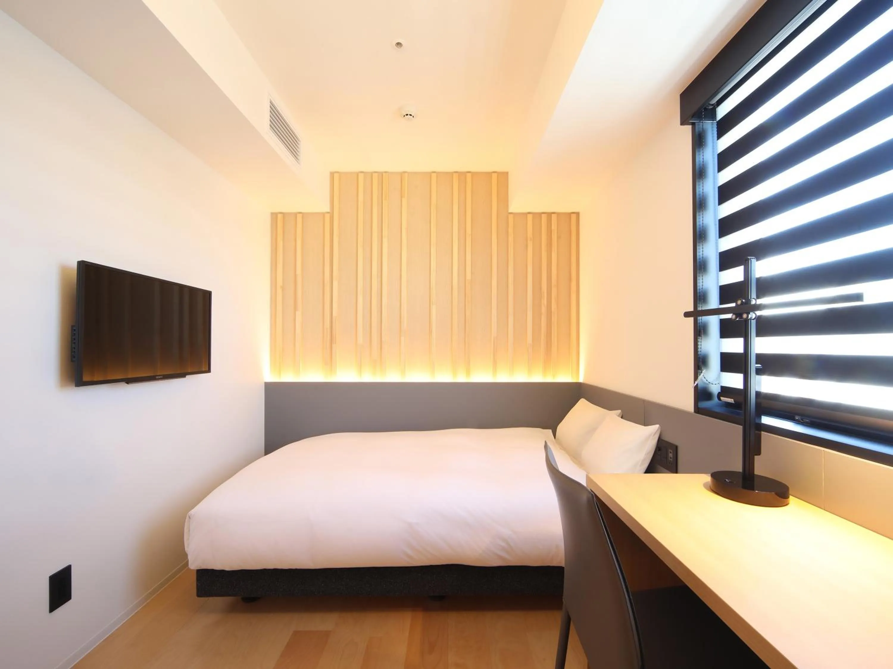 Small Double Room - single occupancy in hotel androoms Nagoya Sakae