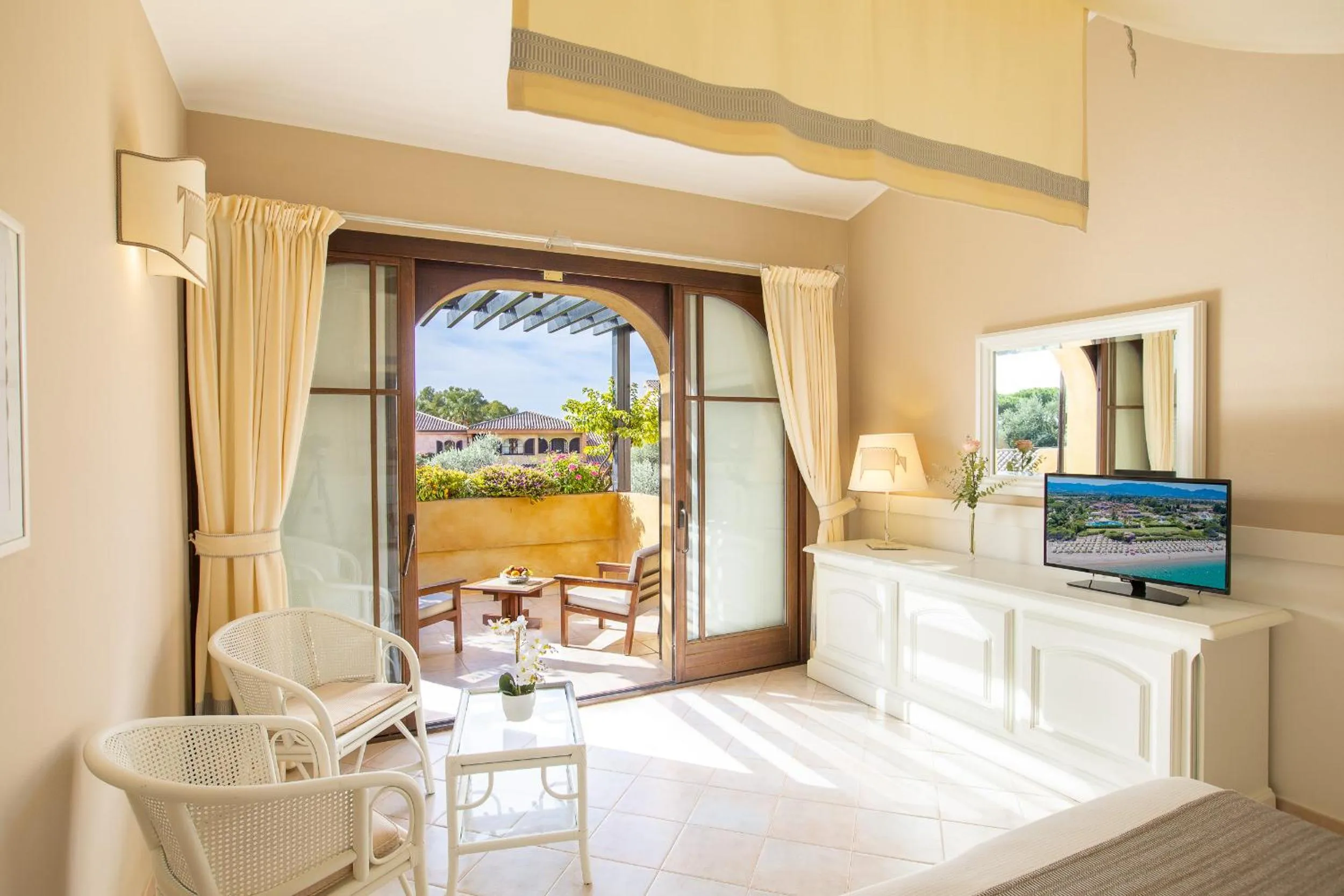 Deluxe Room with Fountain View in Hotel Baia di Nora