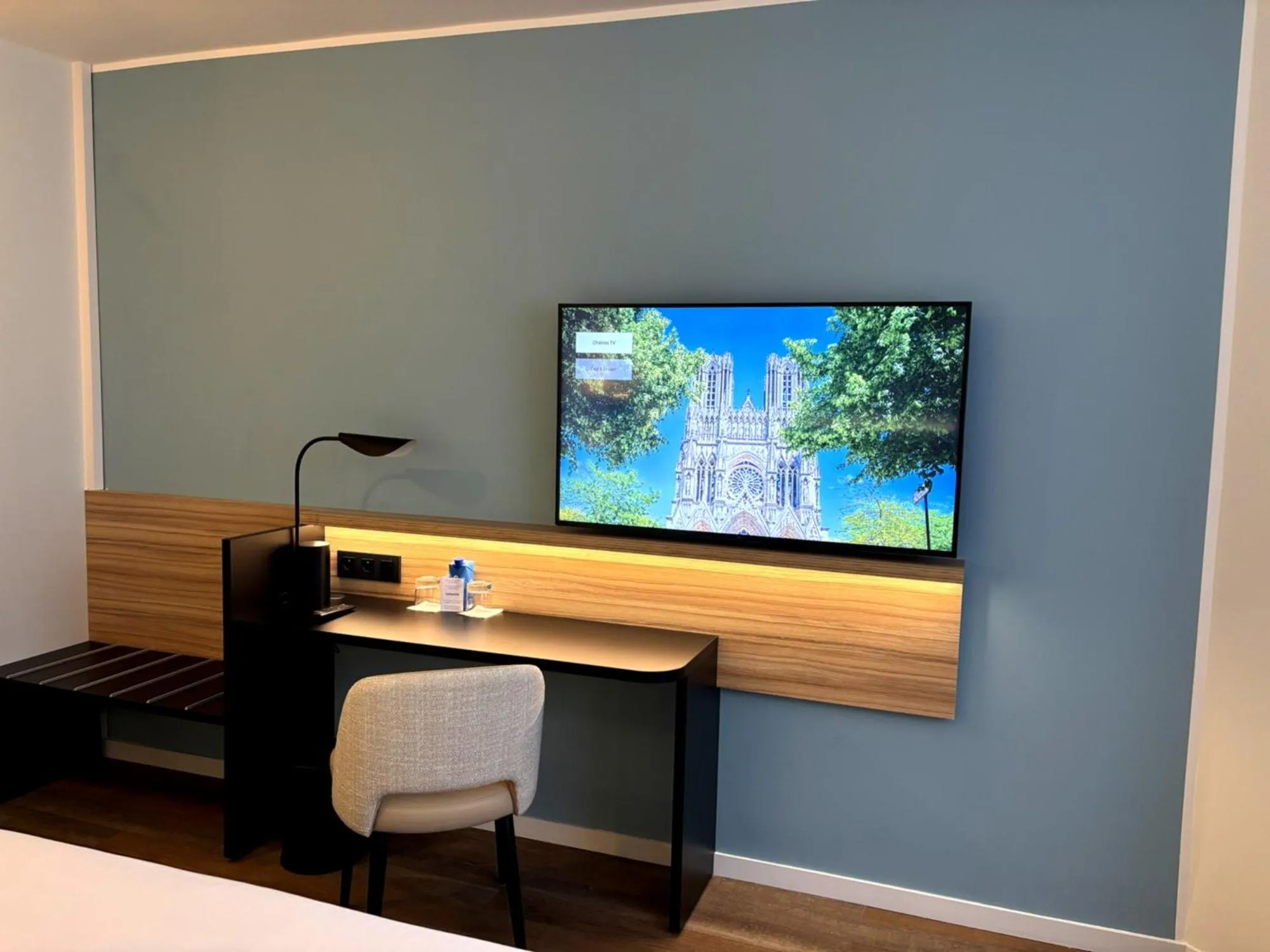 Standard Room with Four Single Beds in Campanile Reims Centre - Cathedrale