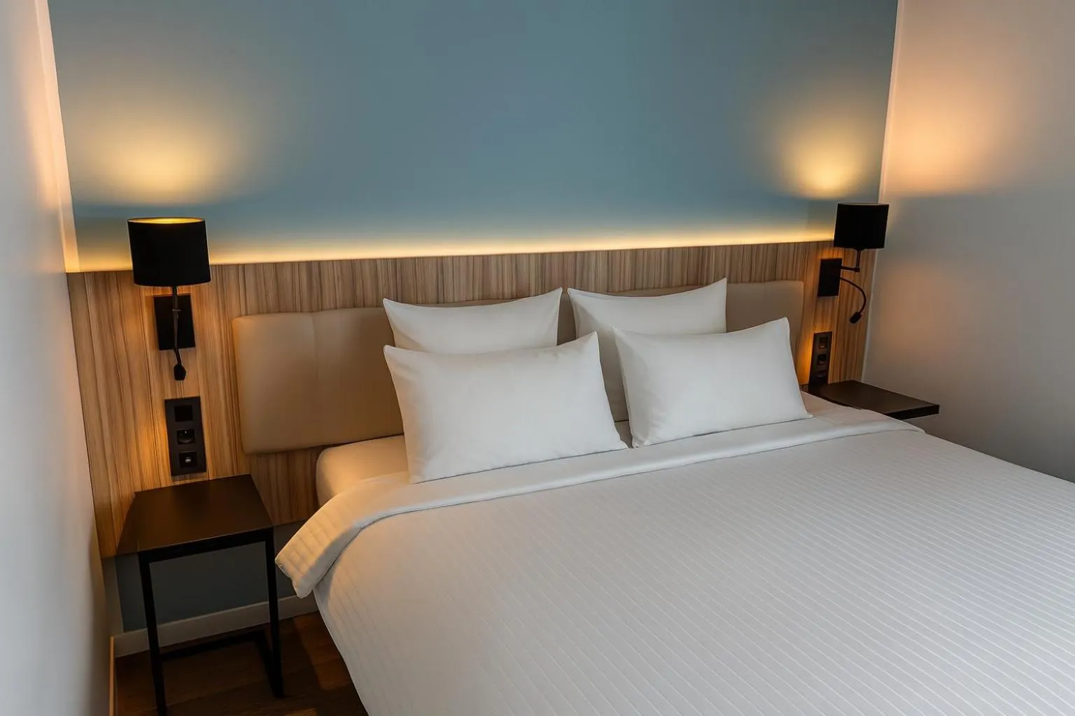 Standard Triple Room in Campanile Reims Centre - Cathedrale