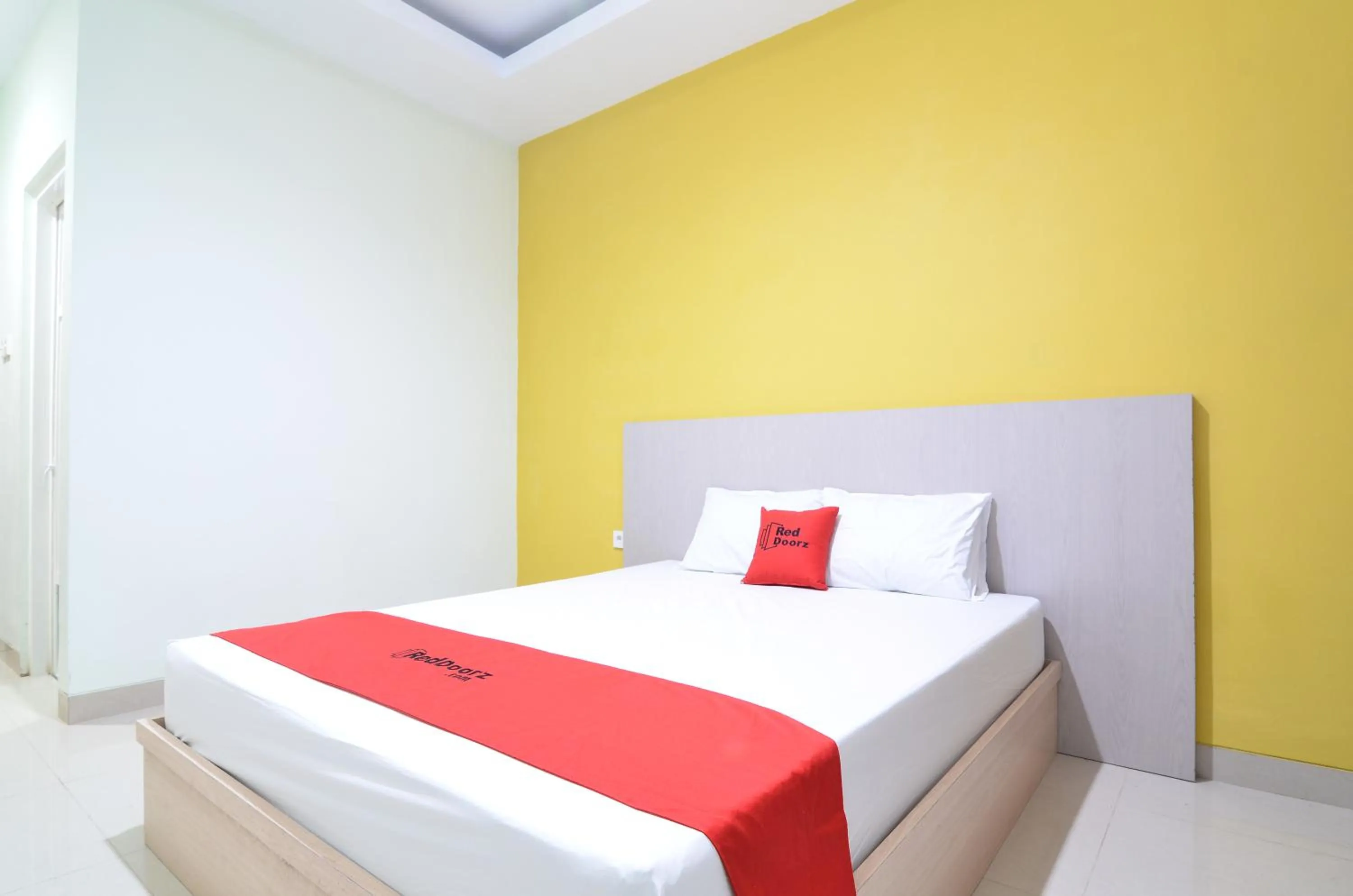Double Room in RedDoorz near Museum Keraton Surakarta