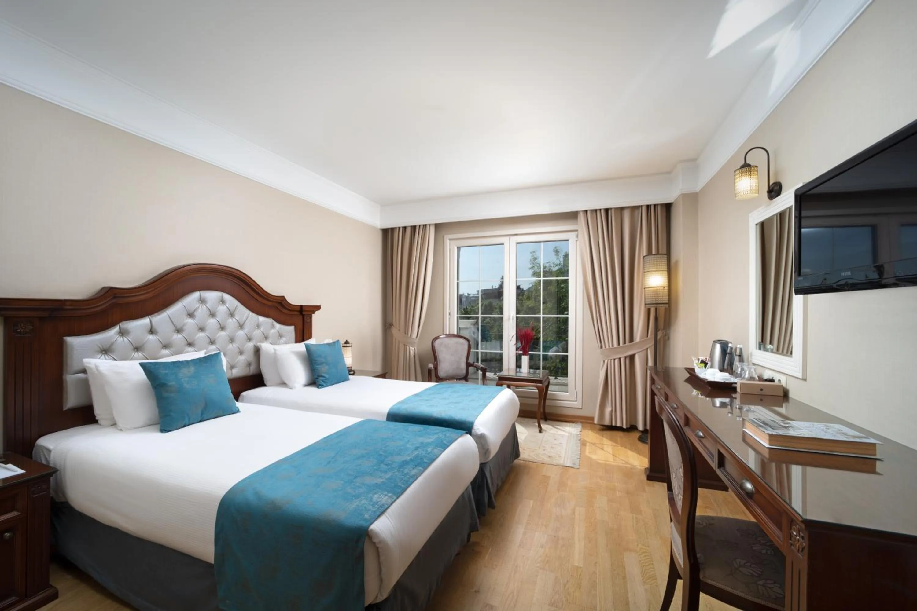 Superior Twin Room in Recital Hotel