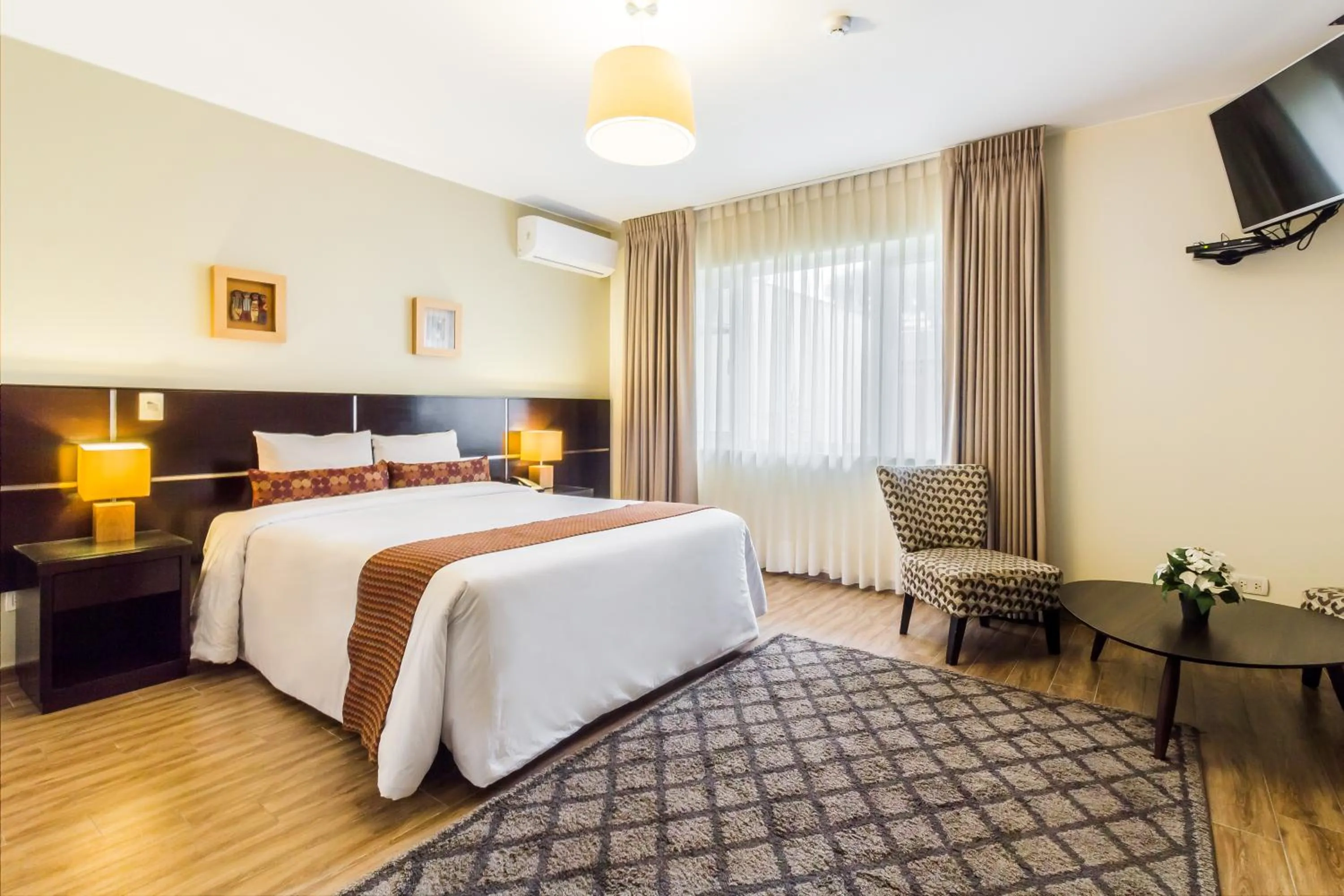 Queen Room - single occupancy in Tambo Dos de Mayo