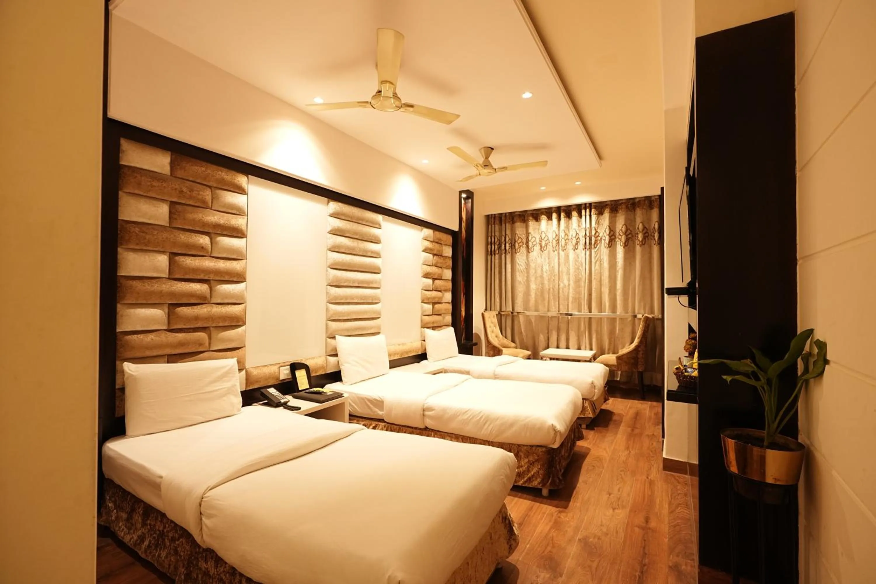 Executive King Room in THE SINGH EMPIRE,New Delhi City Centre