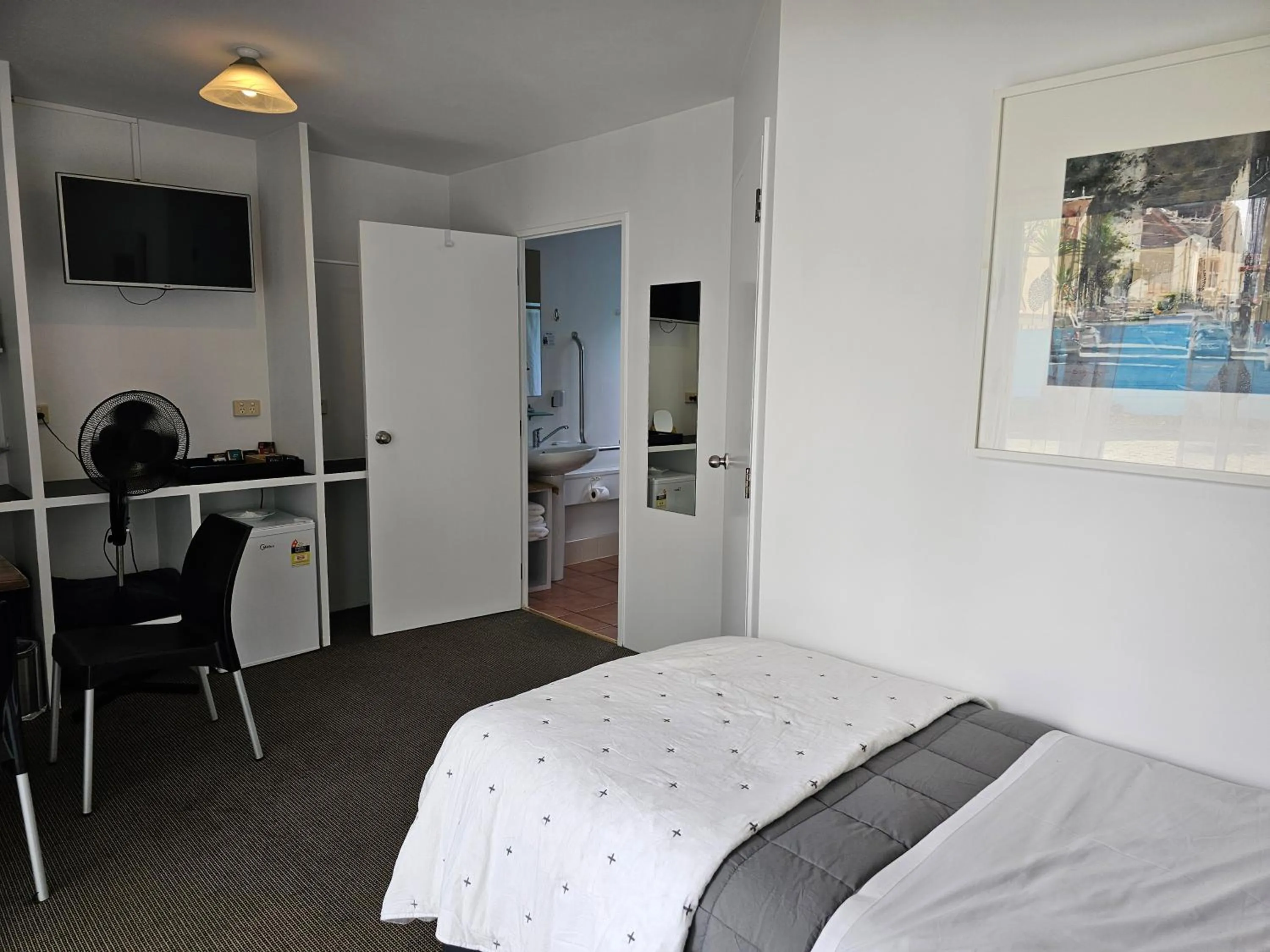 Deluxe Twin Room with Free Netflix in Albert Number 6