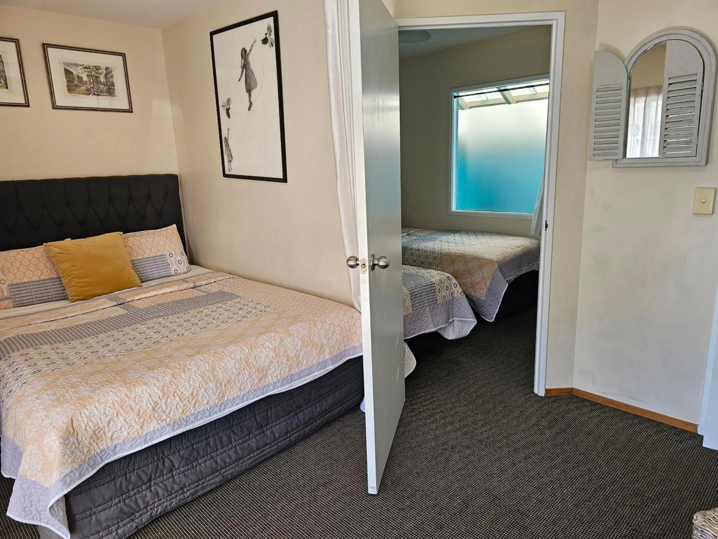 Family Room with Free Netflix in Albert Number 6