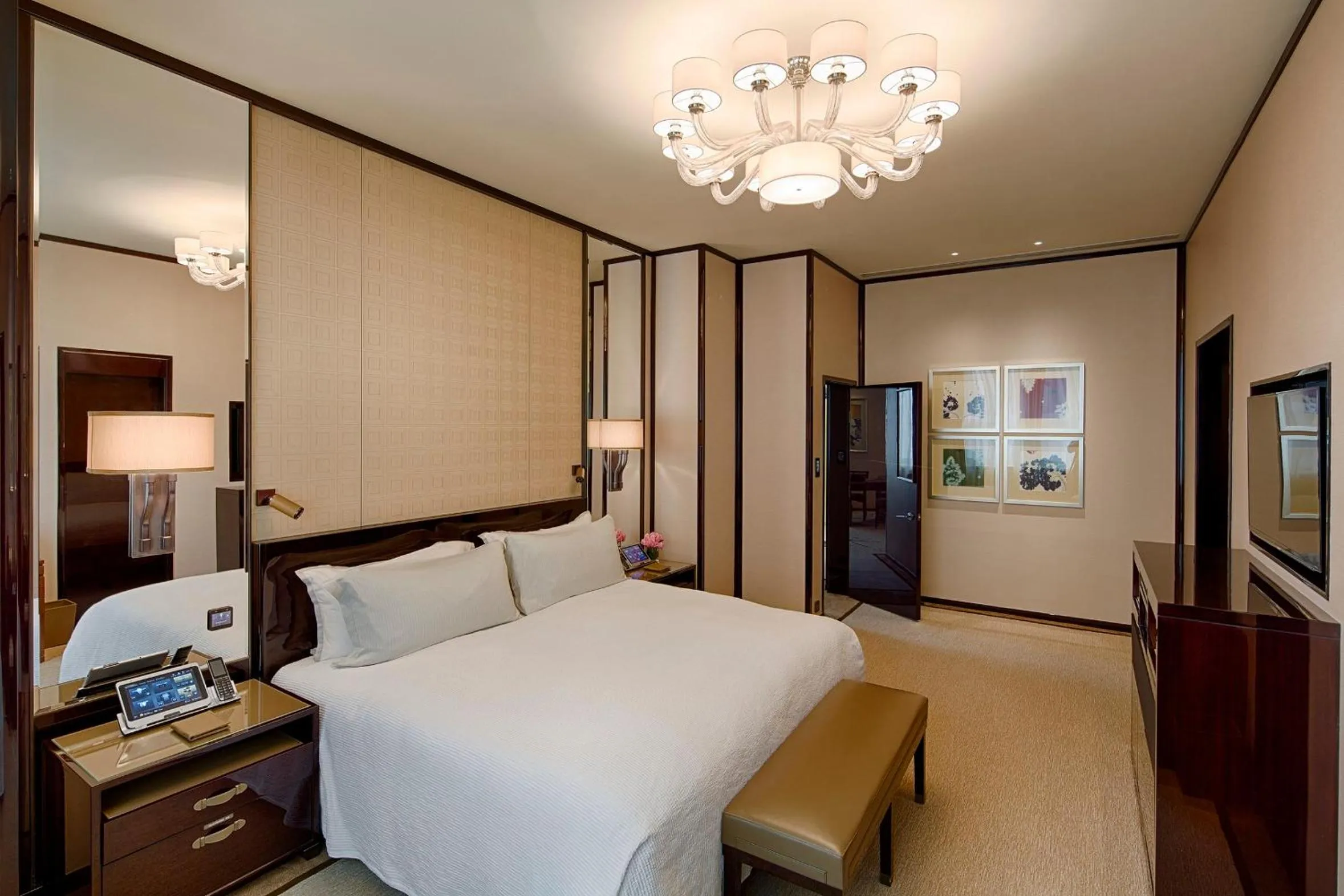 Deluxe Suite in The Peninsula Hong Kong