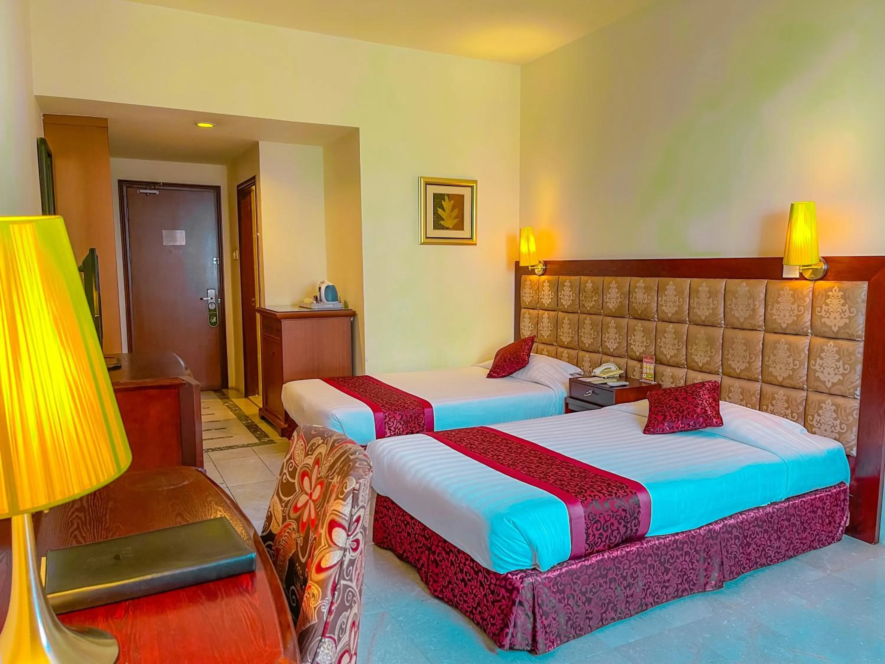 Superior Twin Room in Crown Vista Hotel